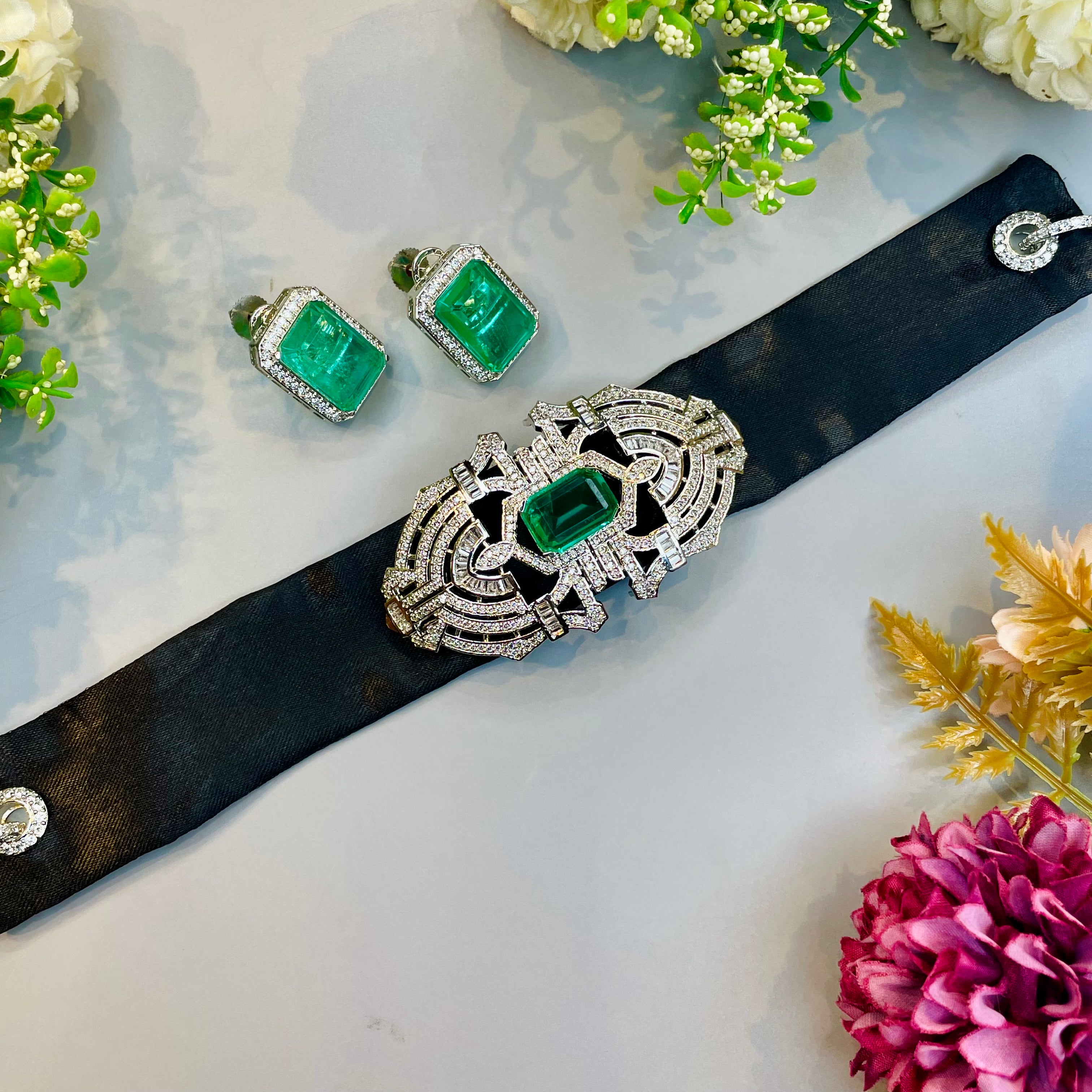 Ad Hanya Choker