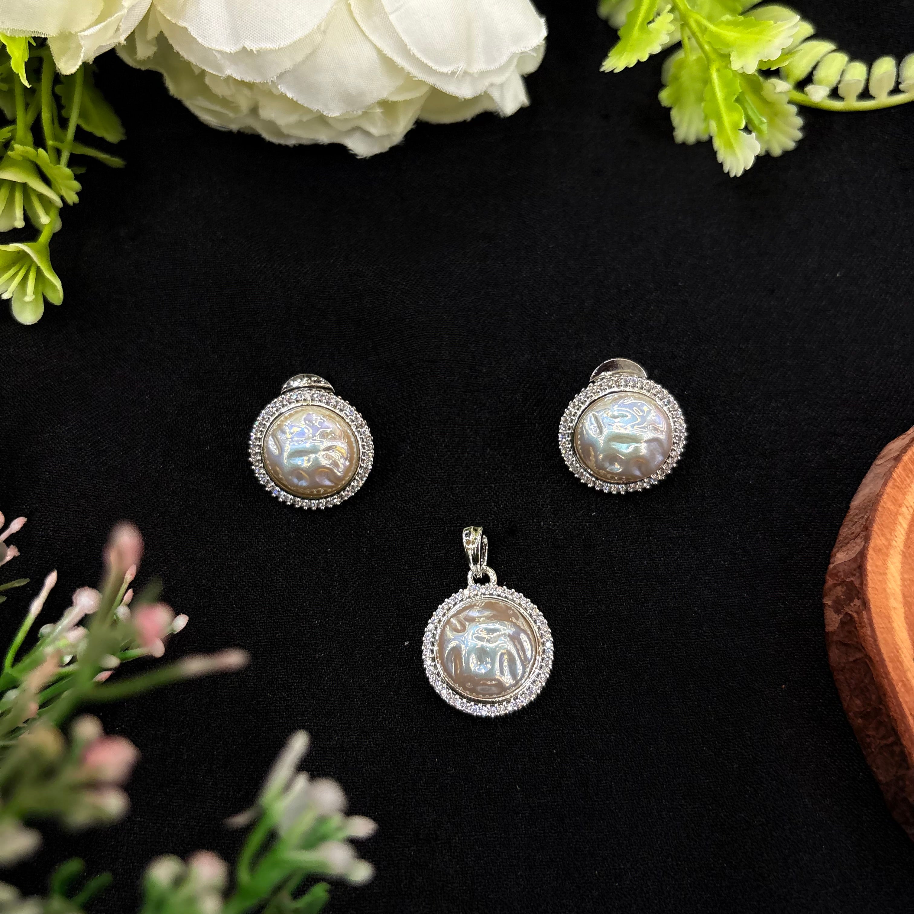 Elara Pearl Glow Pendant Set
