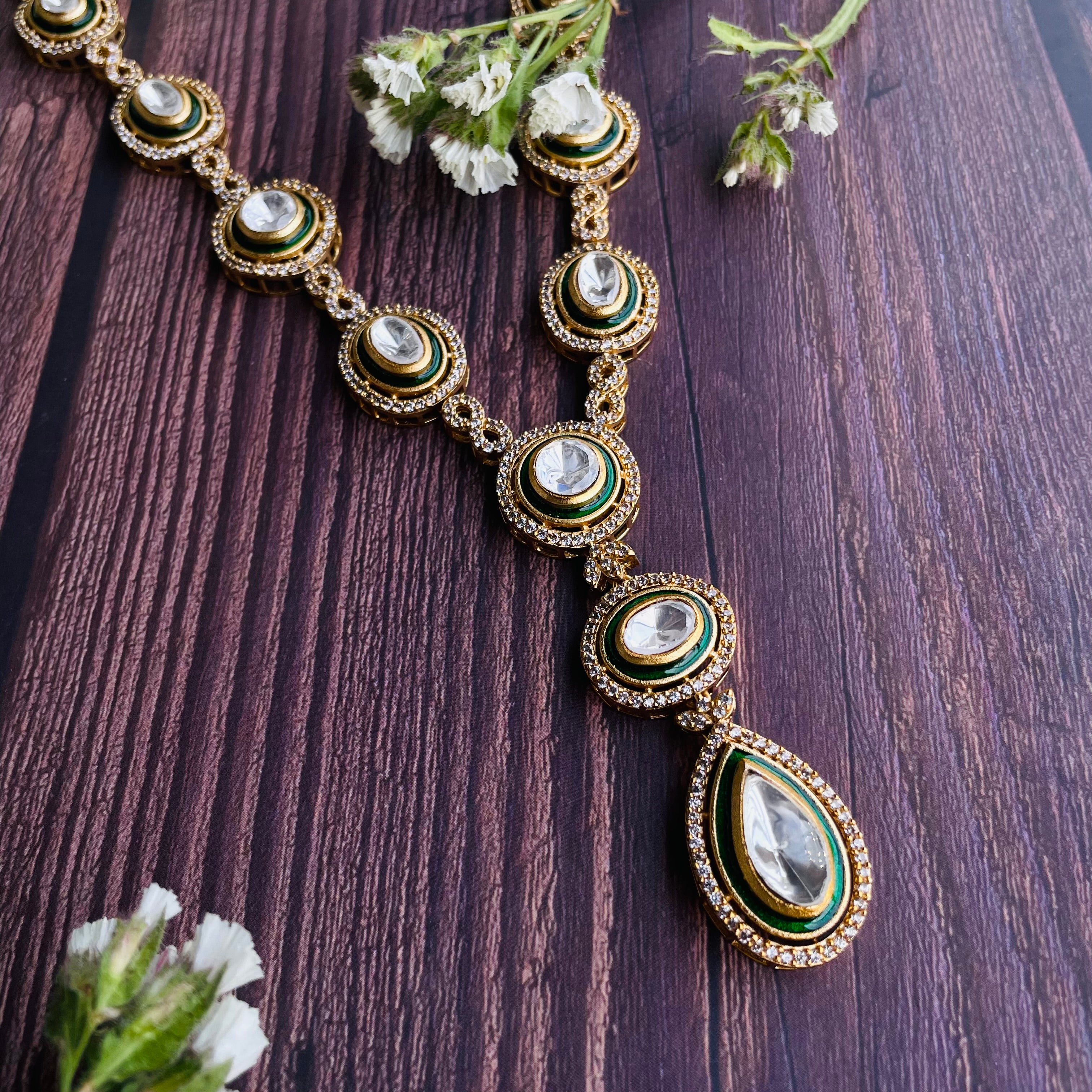 Nayaab Akira Neckpiece