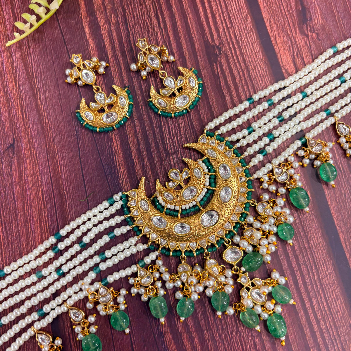 Nayaab Aanya Choker