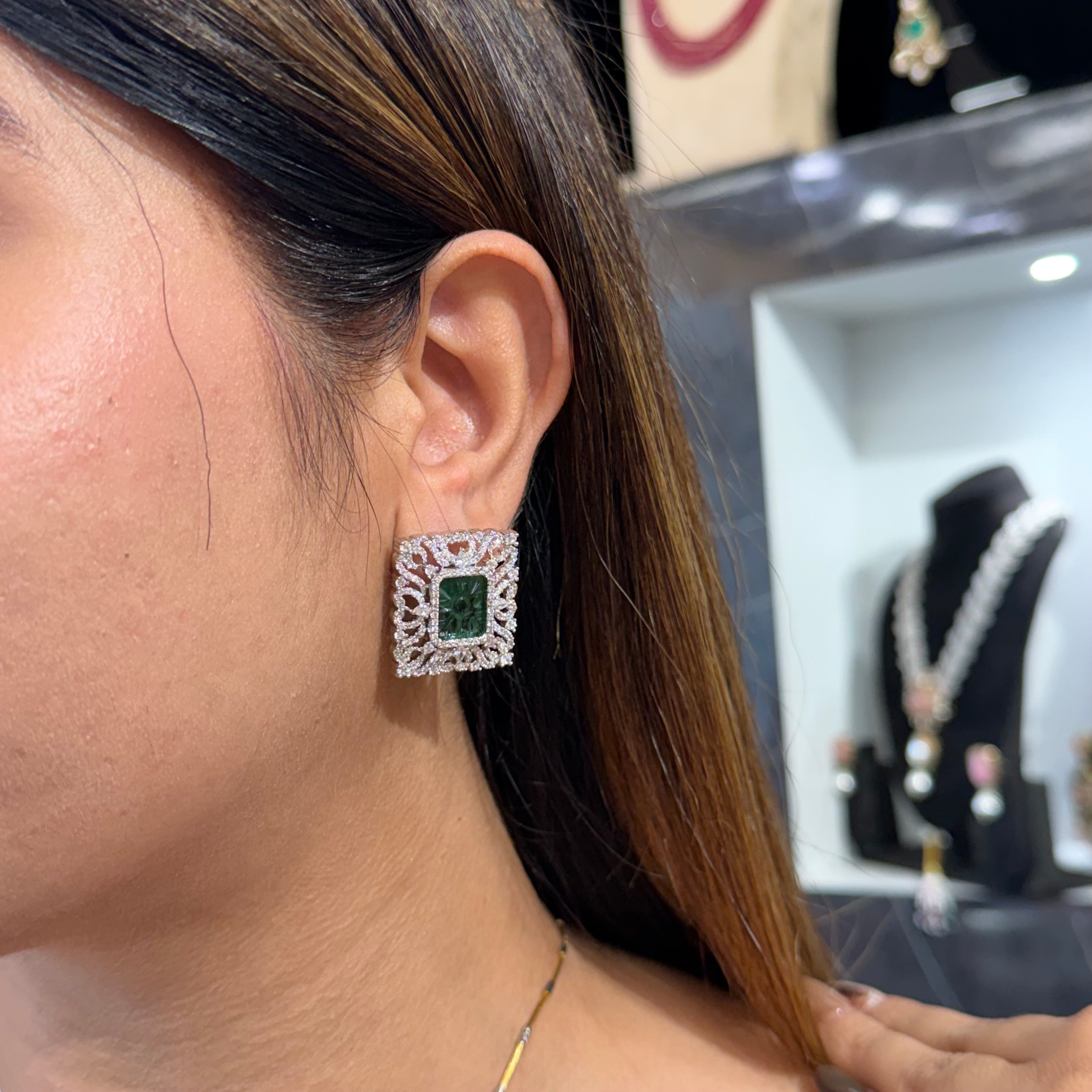AD Saira Pendant Set