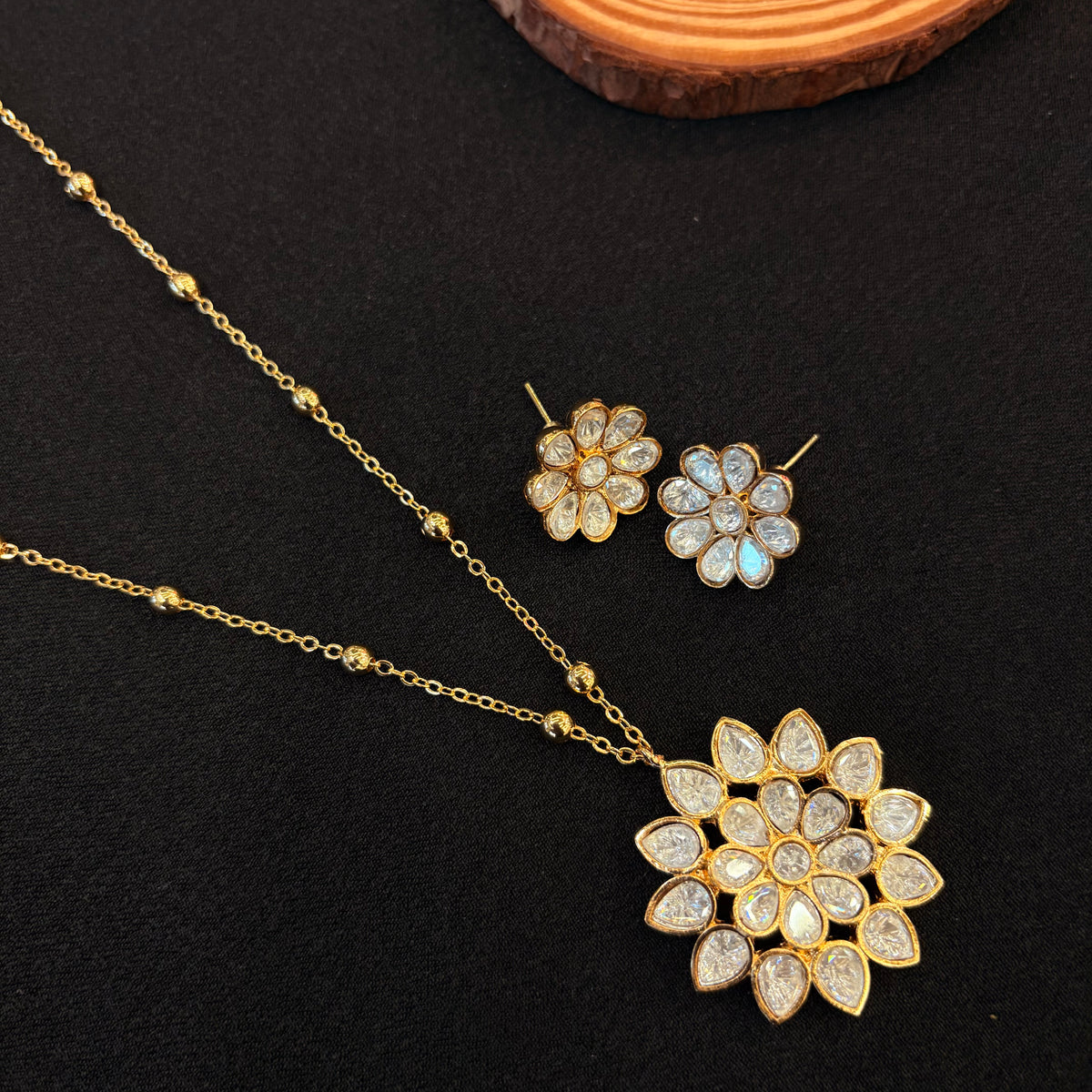 Vanya Pendant Set