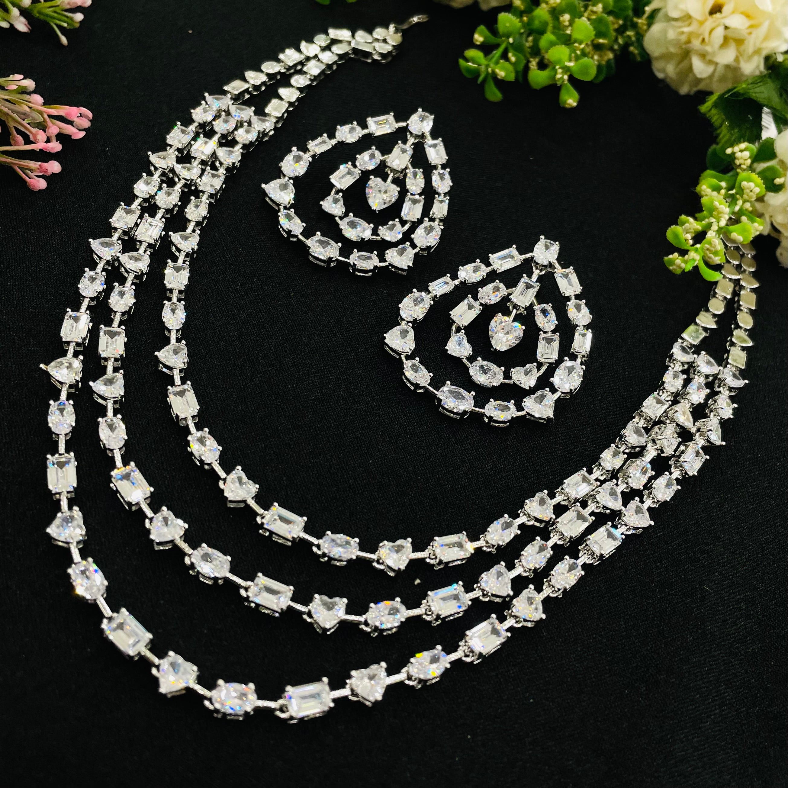 Ad Isabella neckpiece