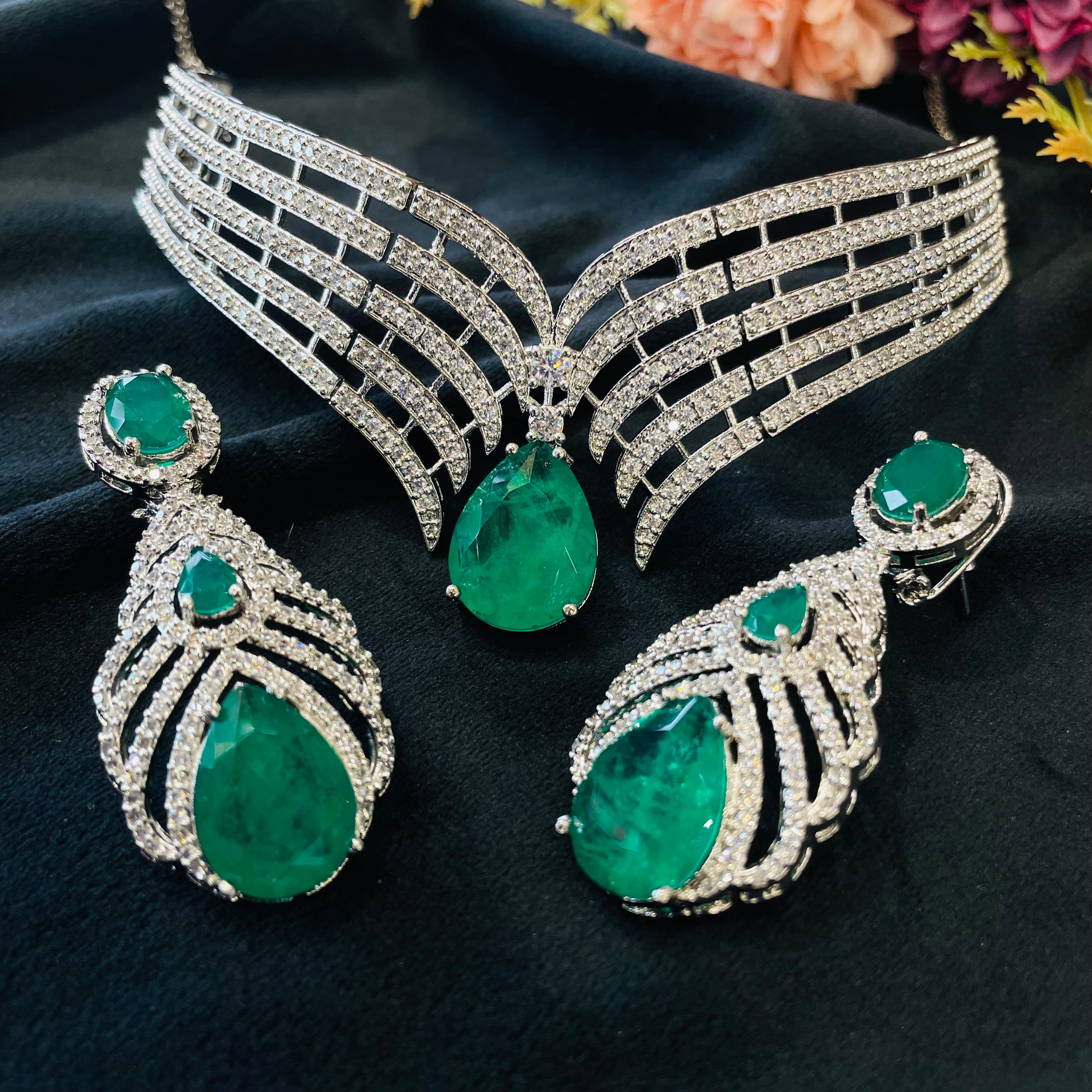 Ad Ava choker