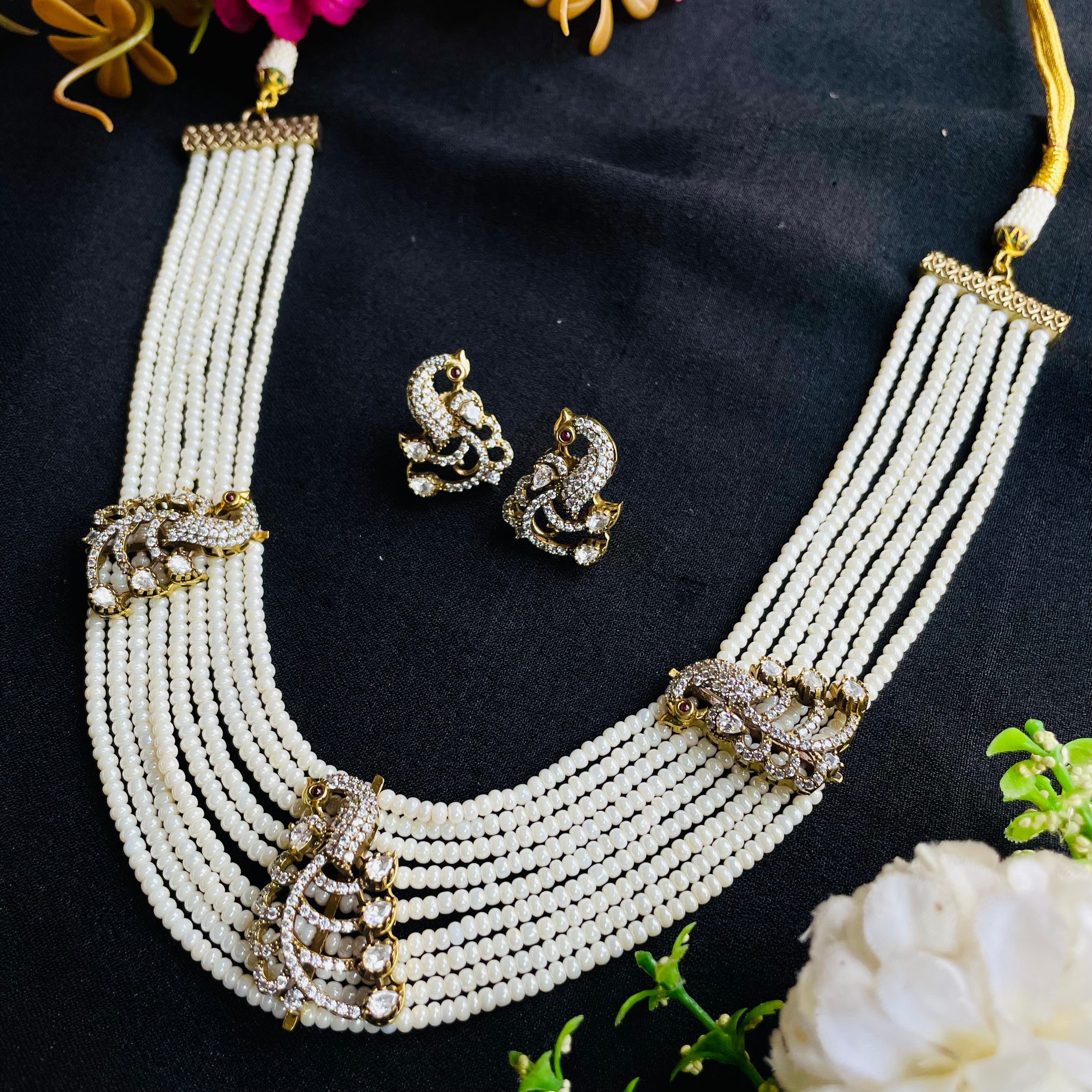 Nayaab kainaat neckpiece