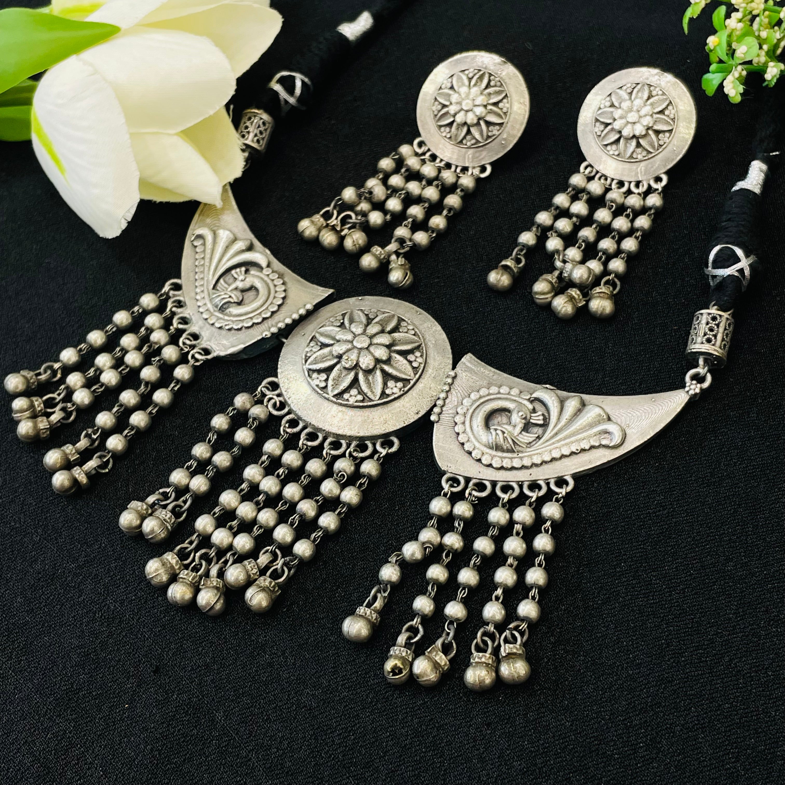 Inara Ishita choker