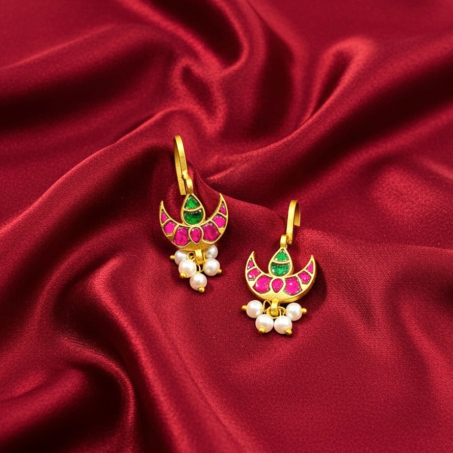 Nayaab Komal Earclip