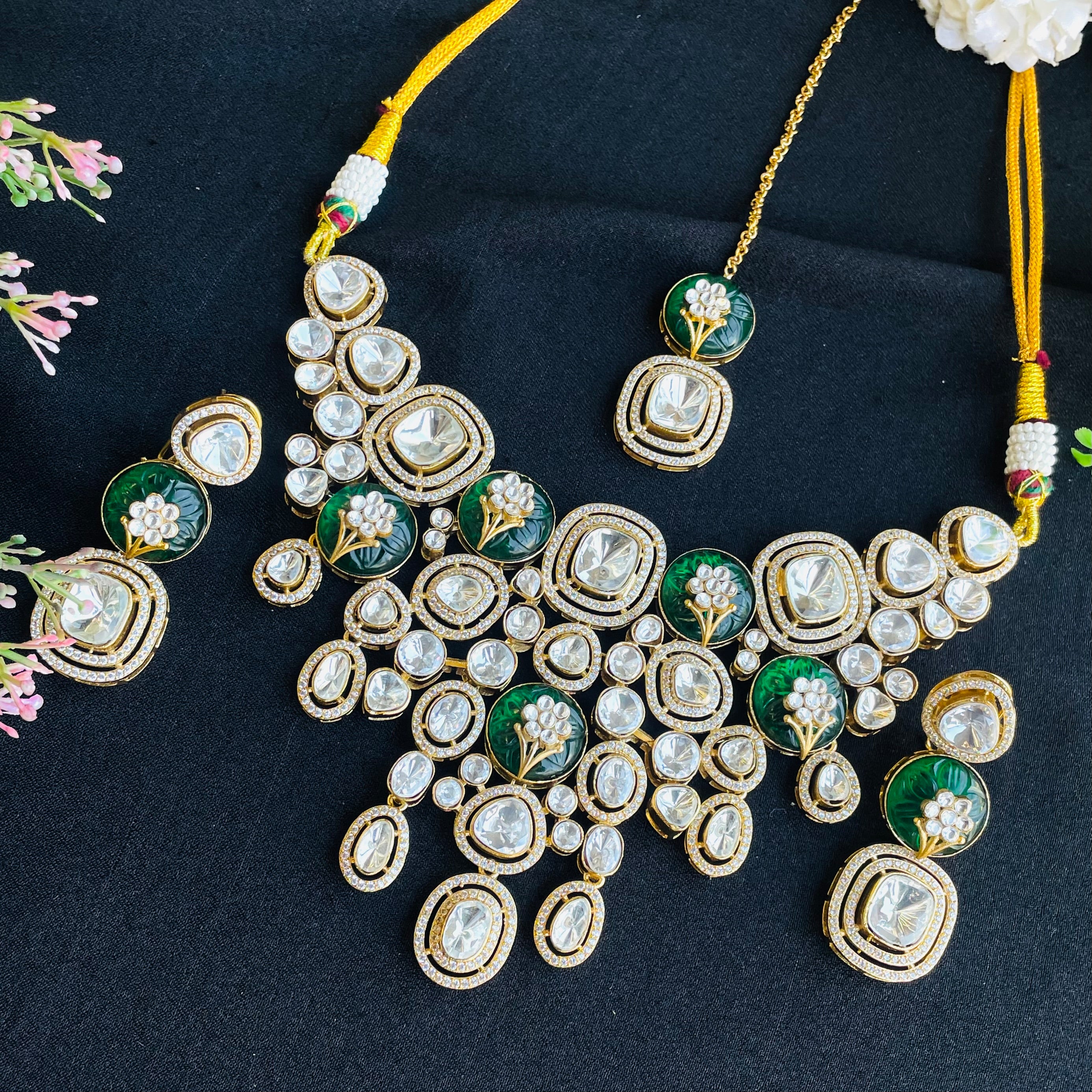 Nayaab Yashvi Neckpiece