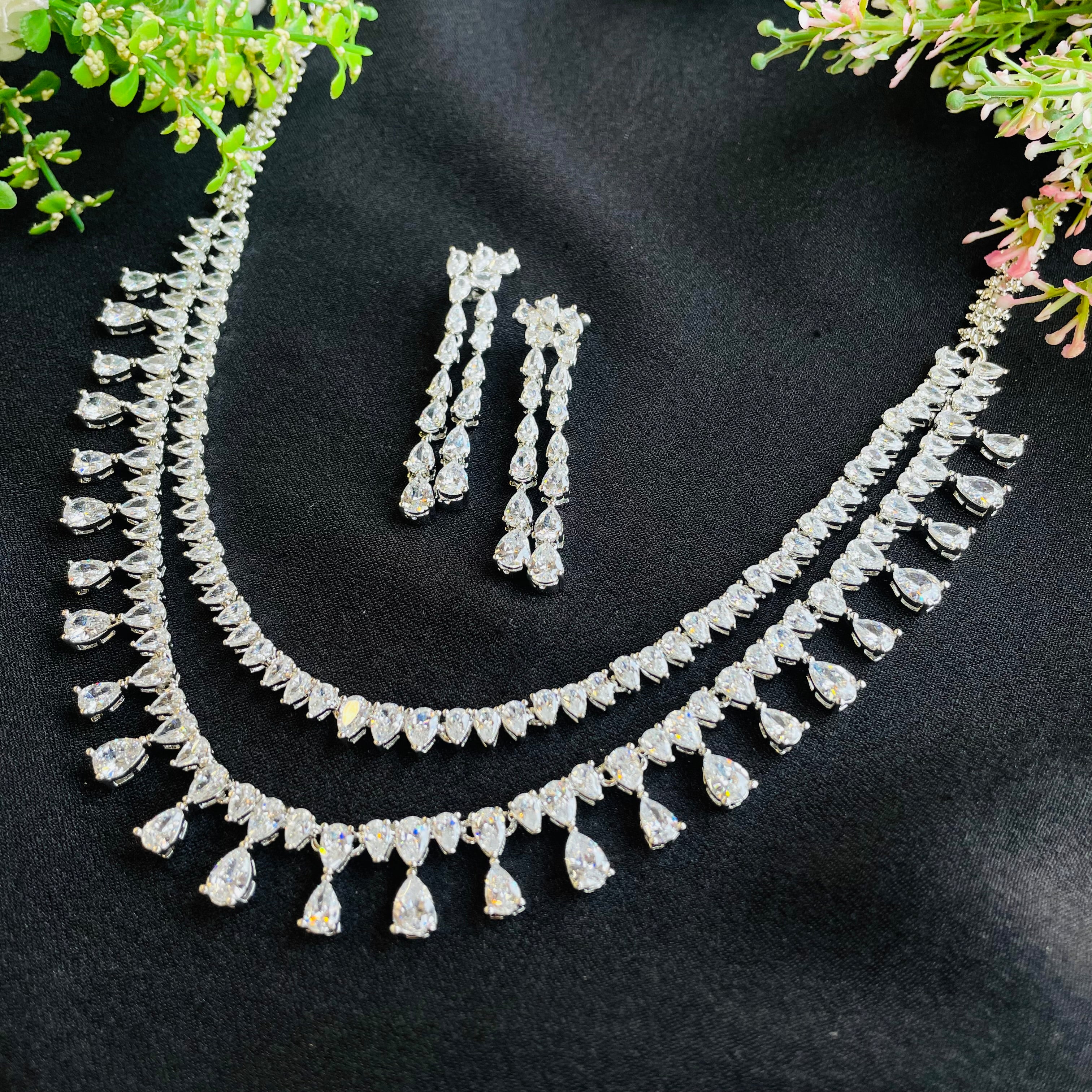 Ad jivika neckpiece