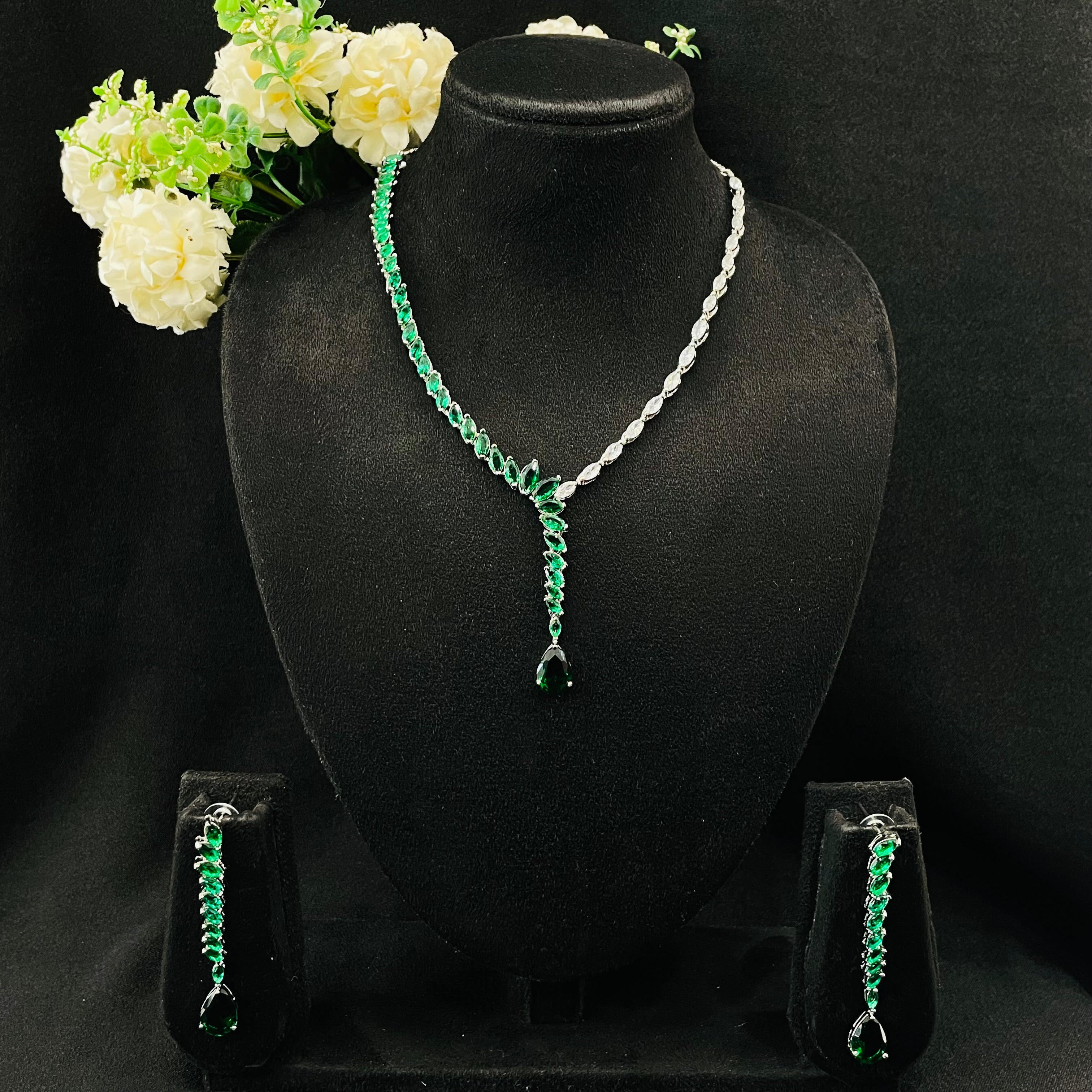Ad Molly Neckpiece