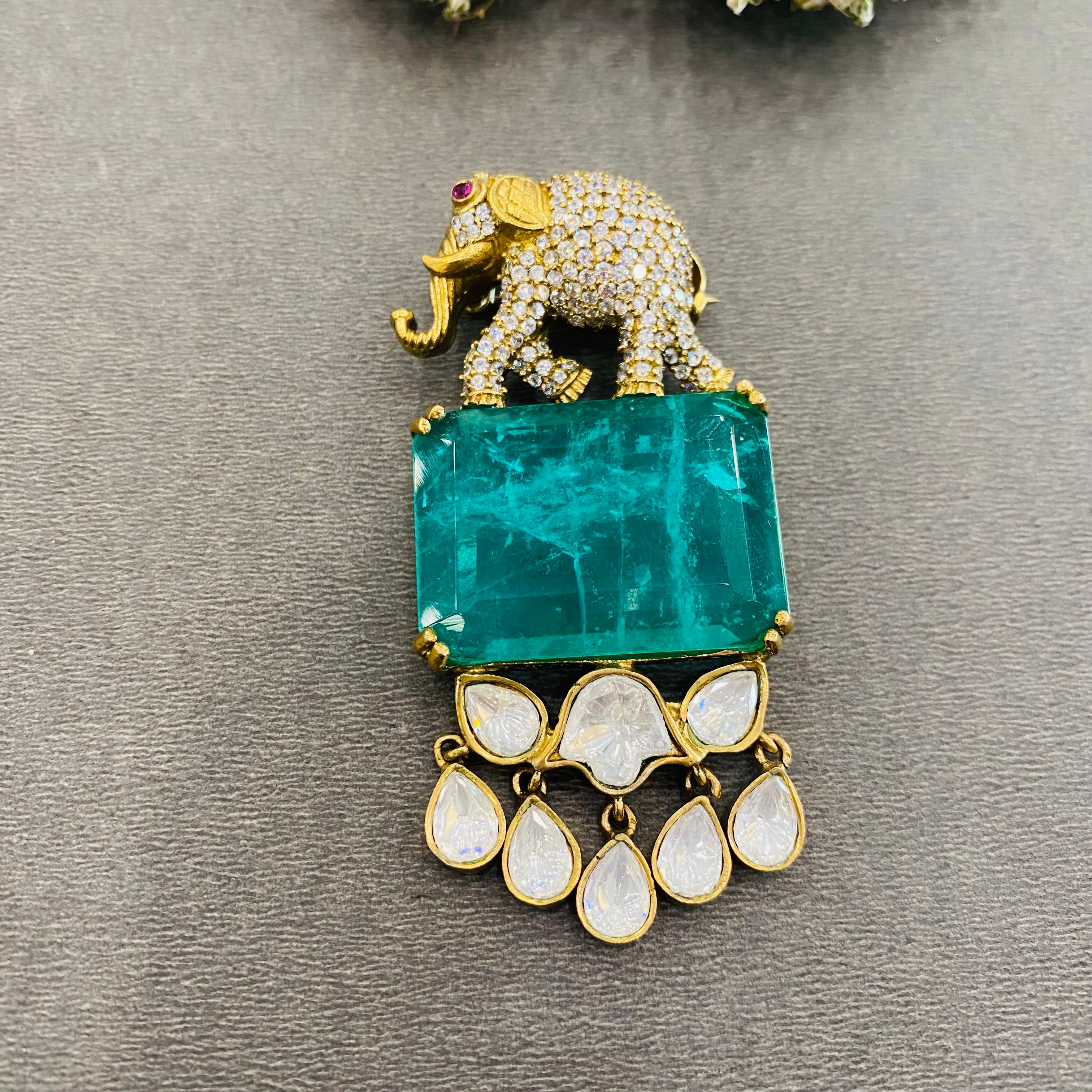Nayaab Inaya brooch