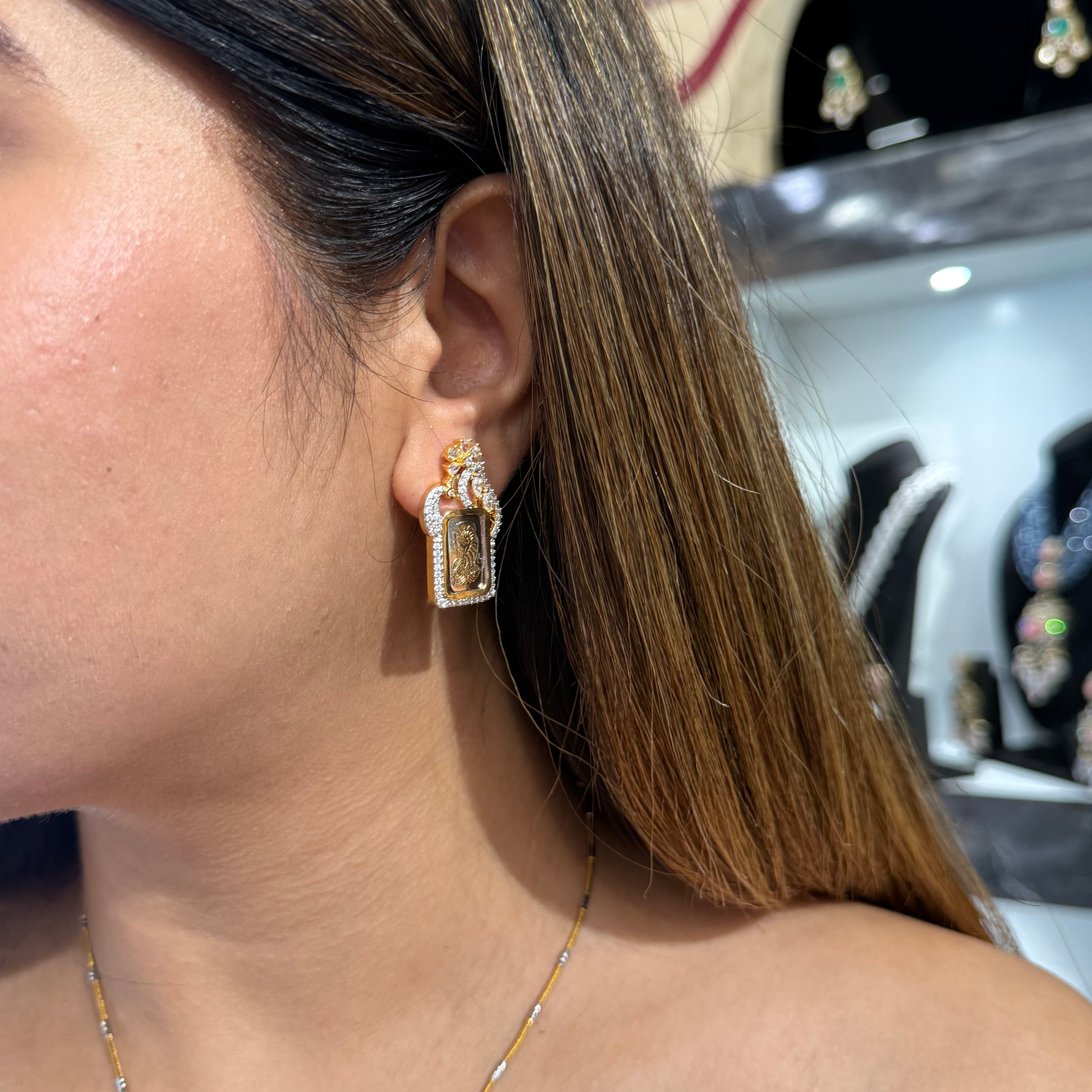 Ad Imperial Muse Pendant Set
