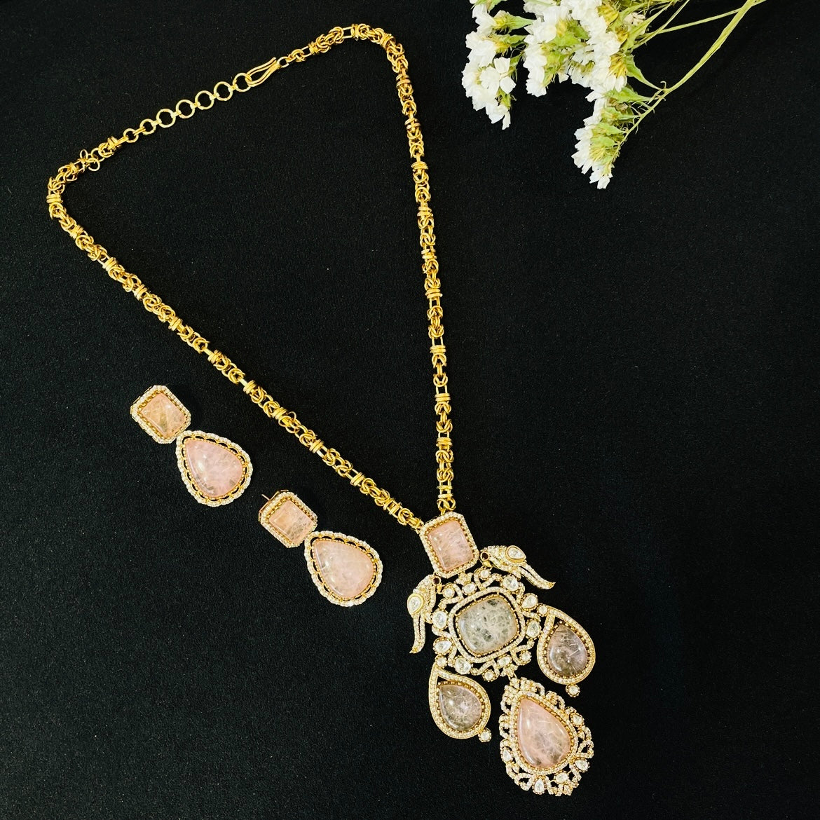 Nayaab Saanvi Neckpiece