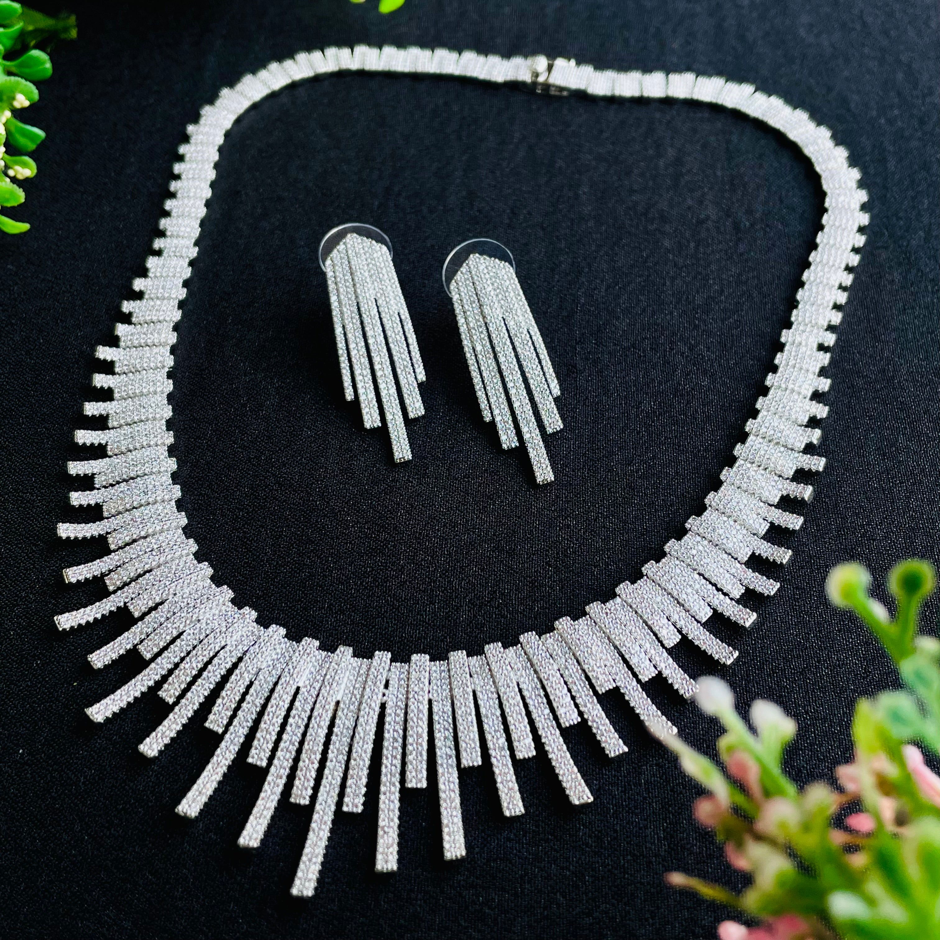 Ad avery neckpiece