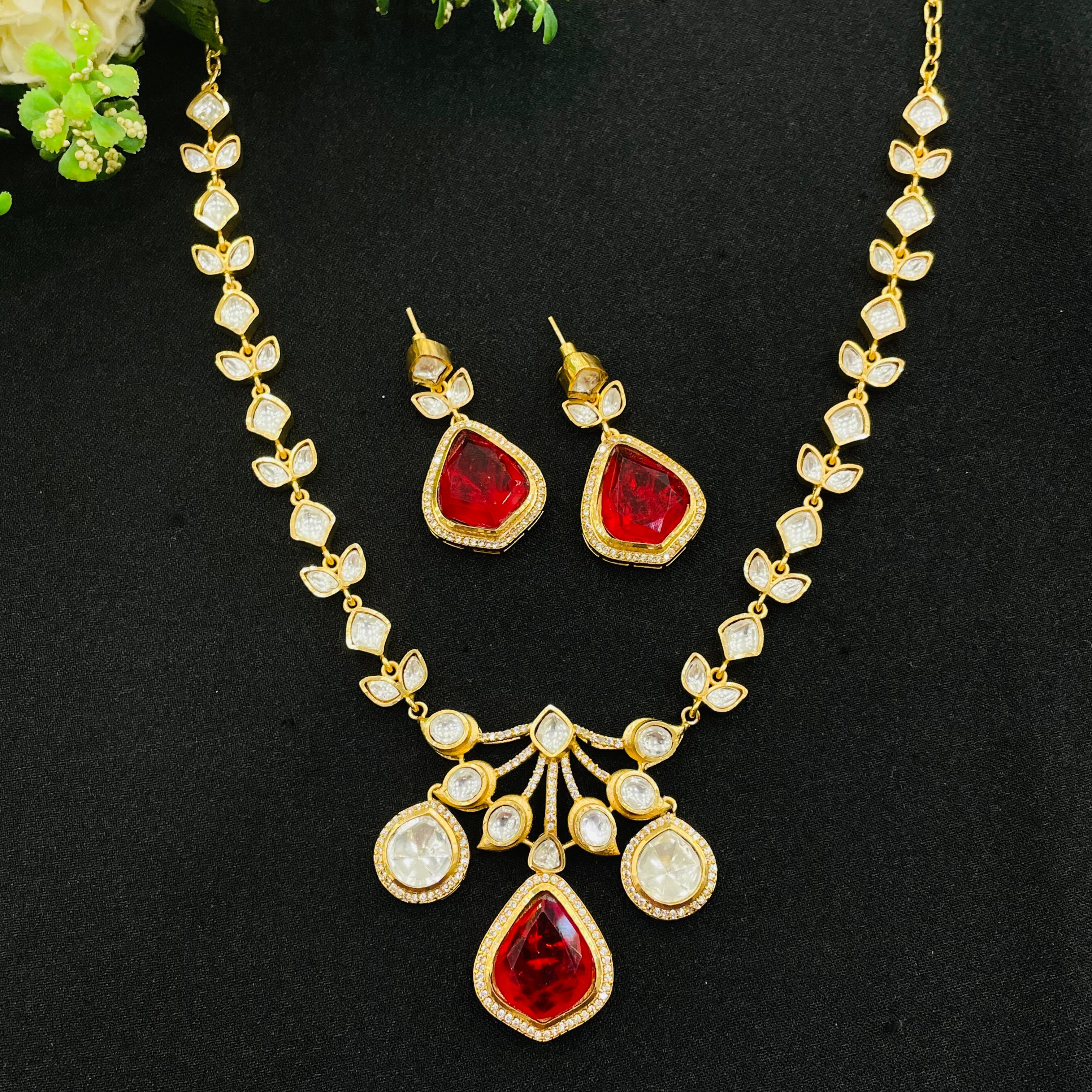 Nayaab Vishaka Neckpiece