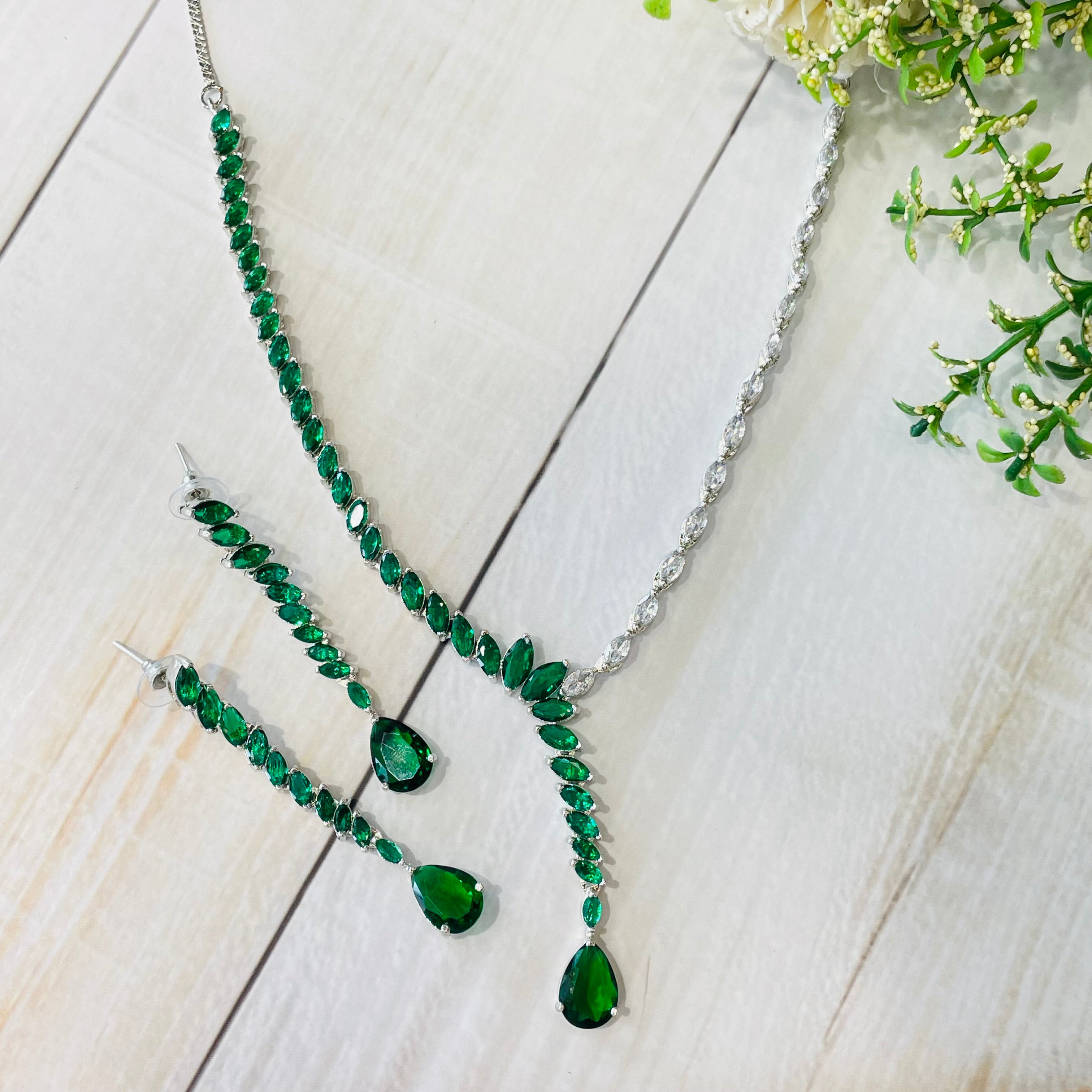 Ad Molly Neckpiece