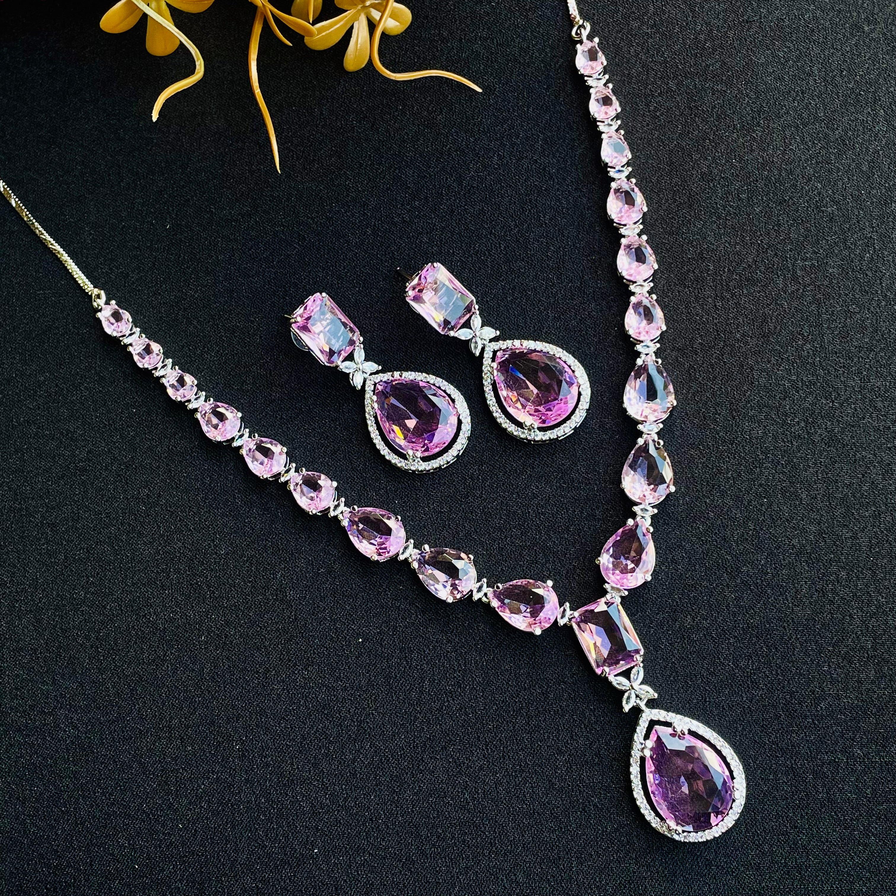 kiara emerald ad Neckpiece