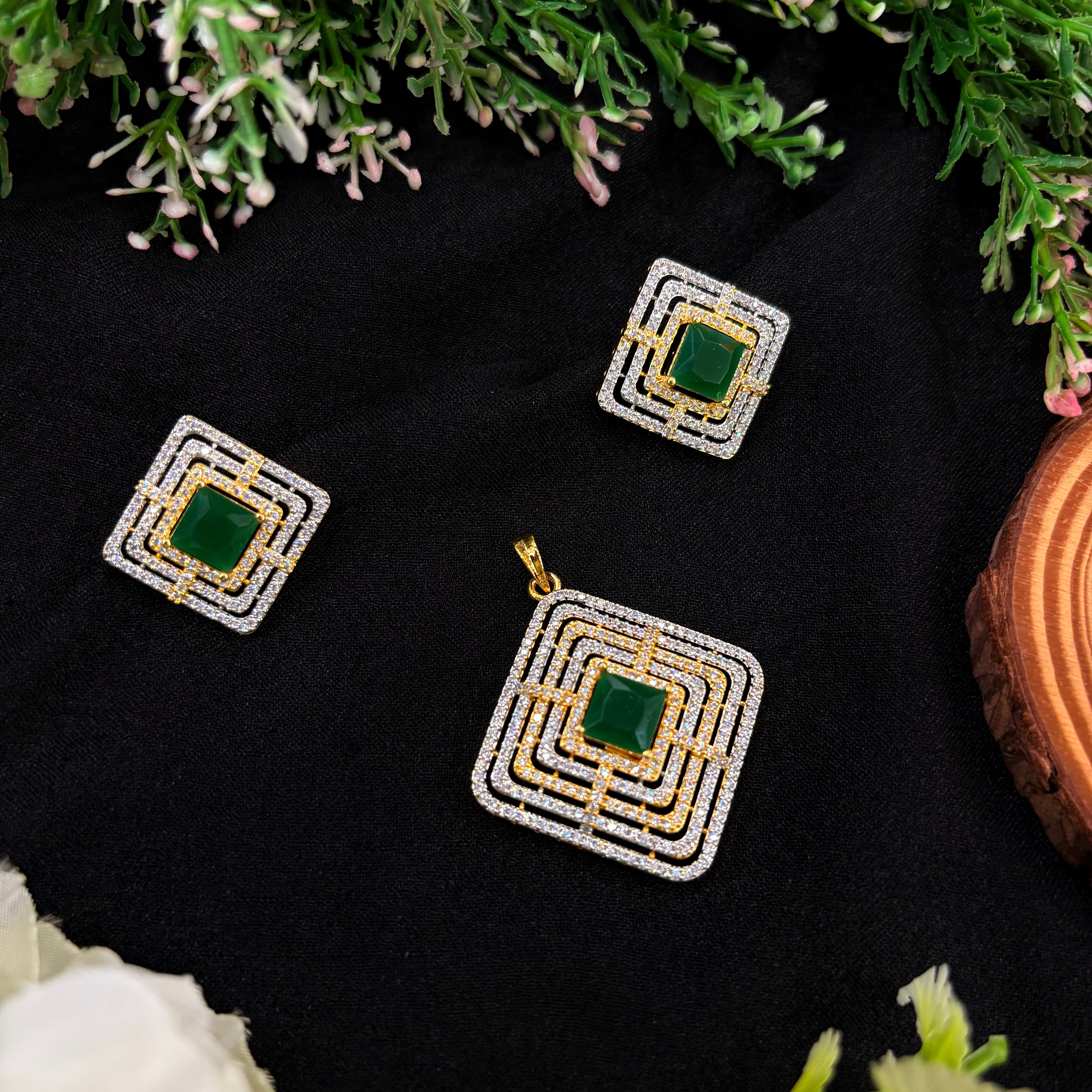Sorelle Emerald Pendant Set