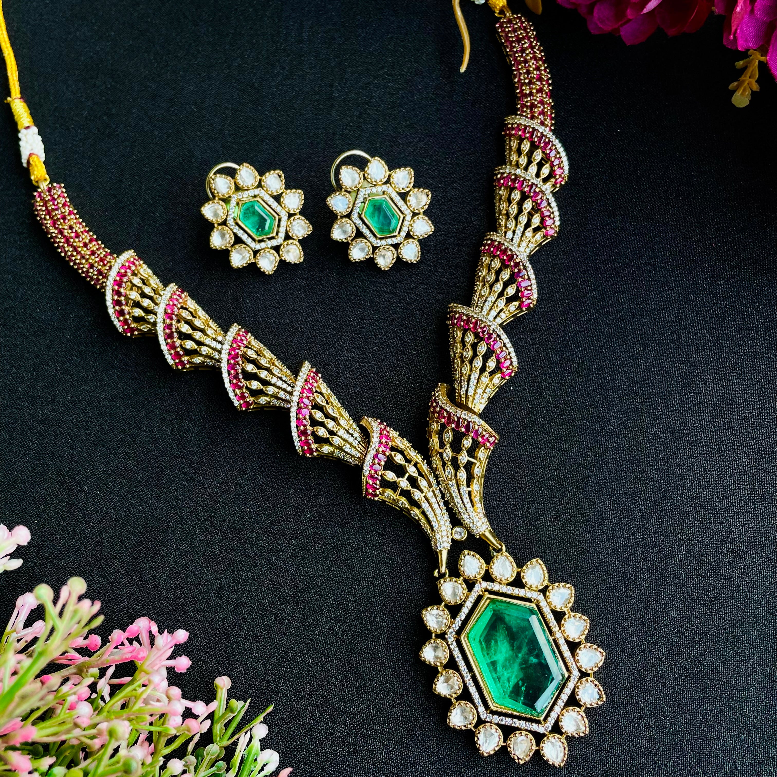 Nayaab Aparna Neckpiece
