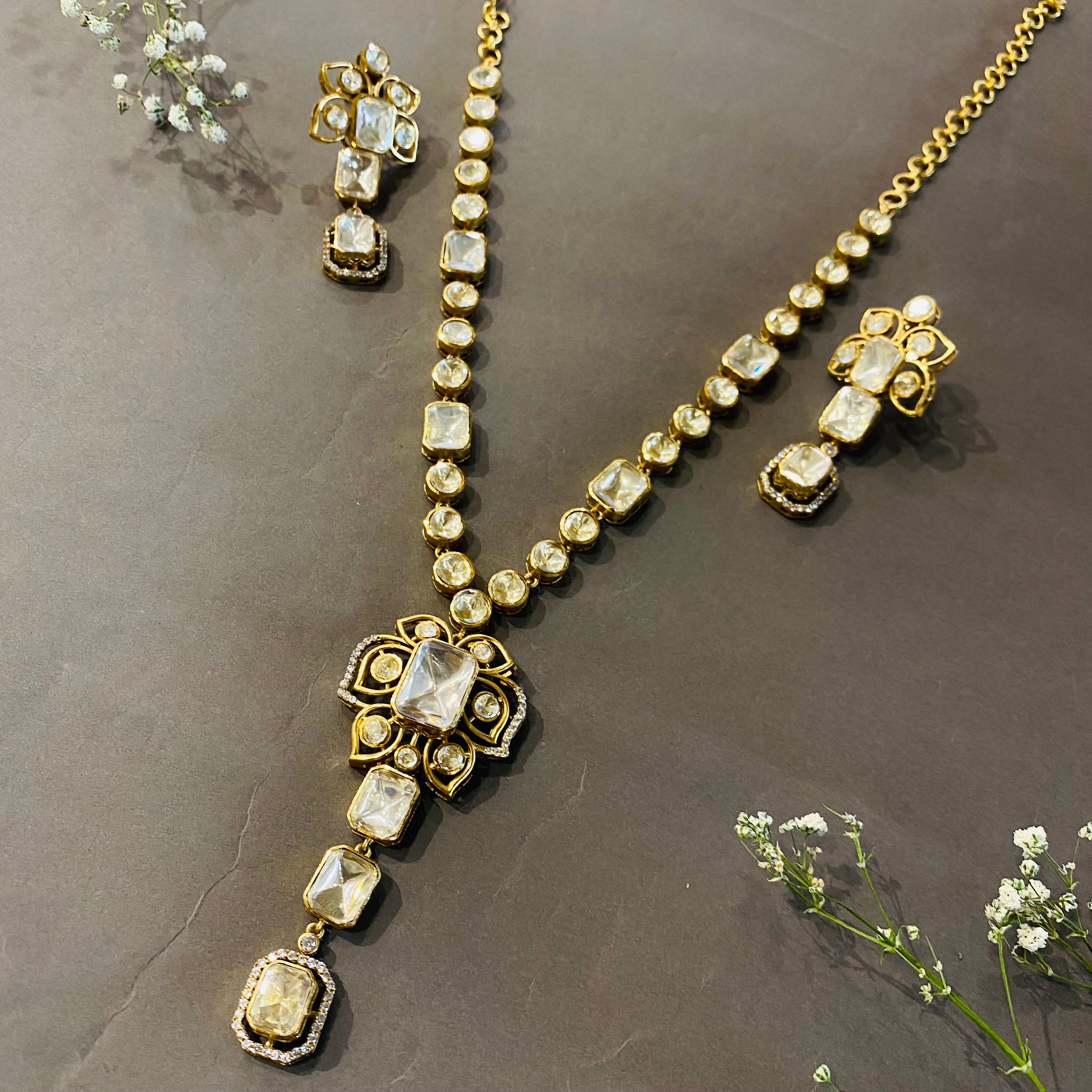 Nayaab Ishita neackpiece