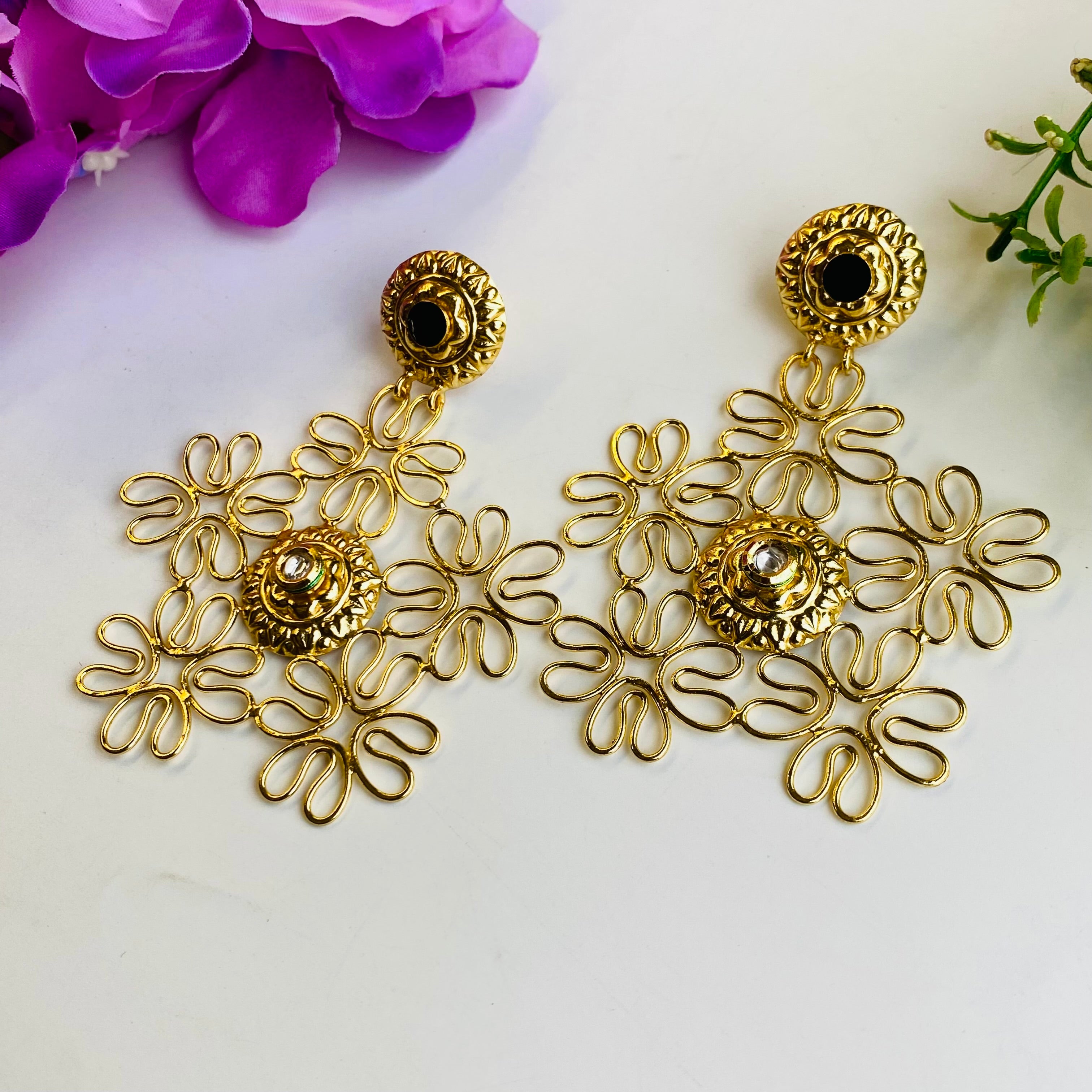 Nayaab Flower Earring