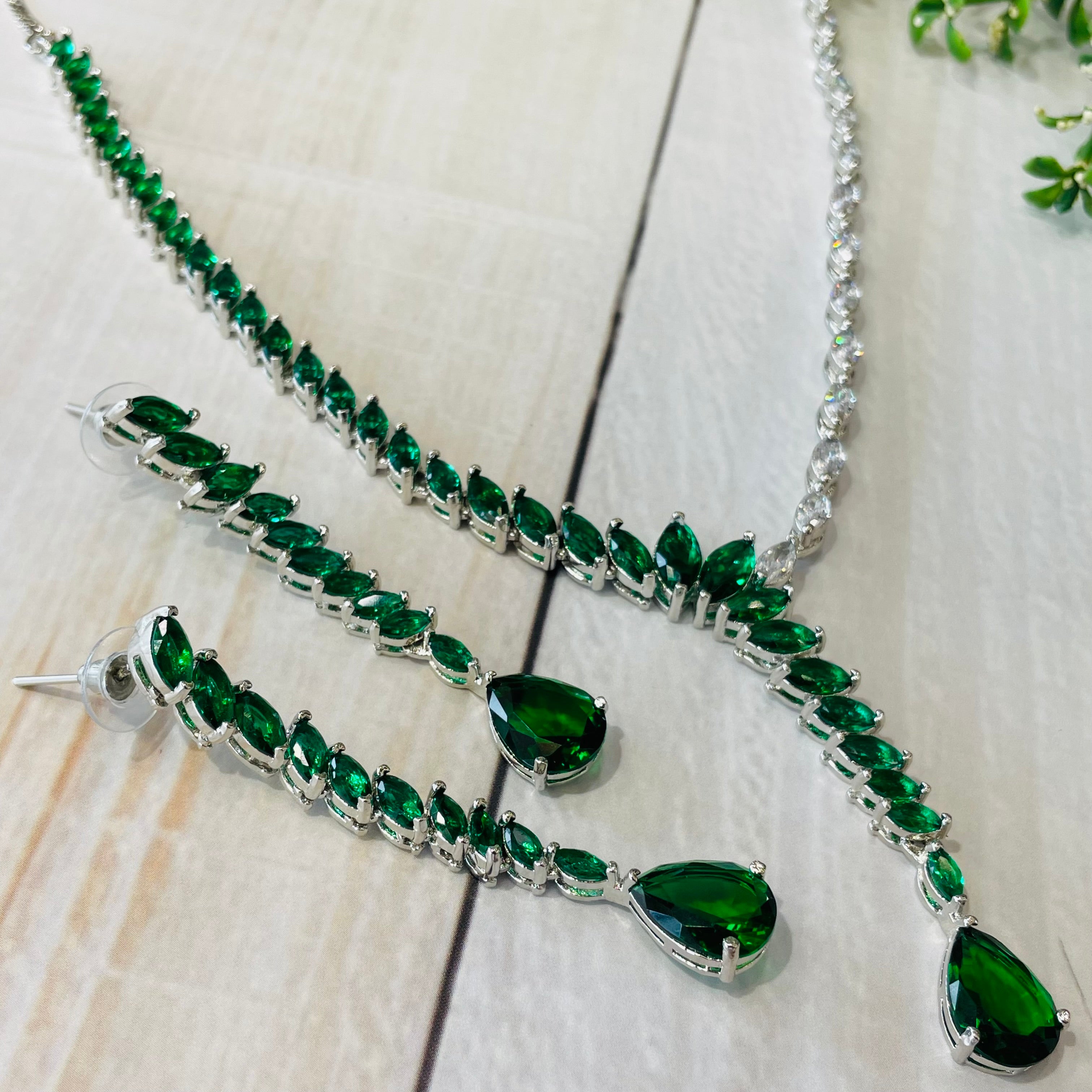 Ad Molly Neckpiece