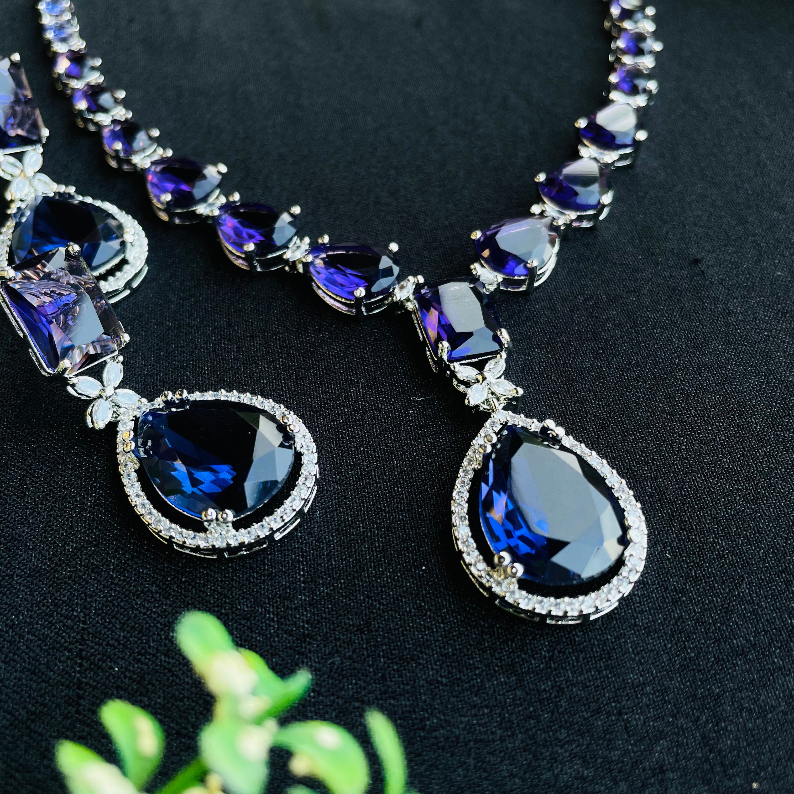 kiara emerald ad Neckpiece