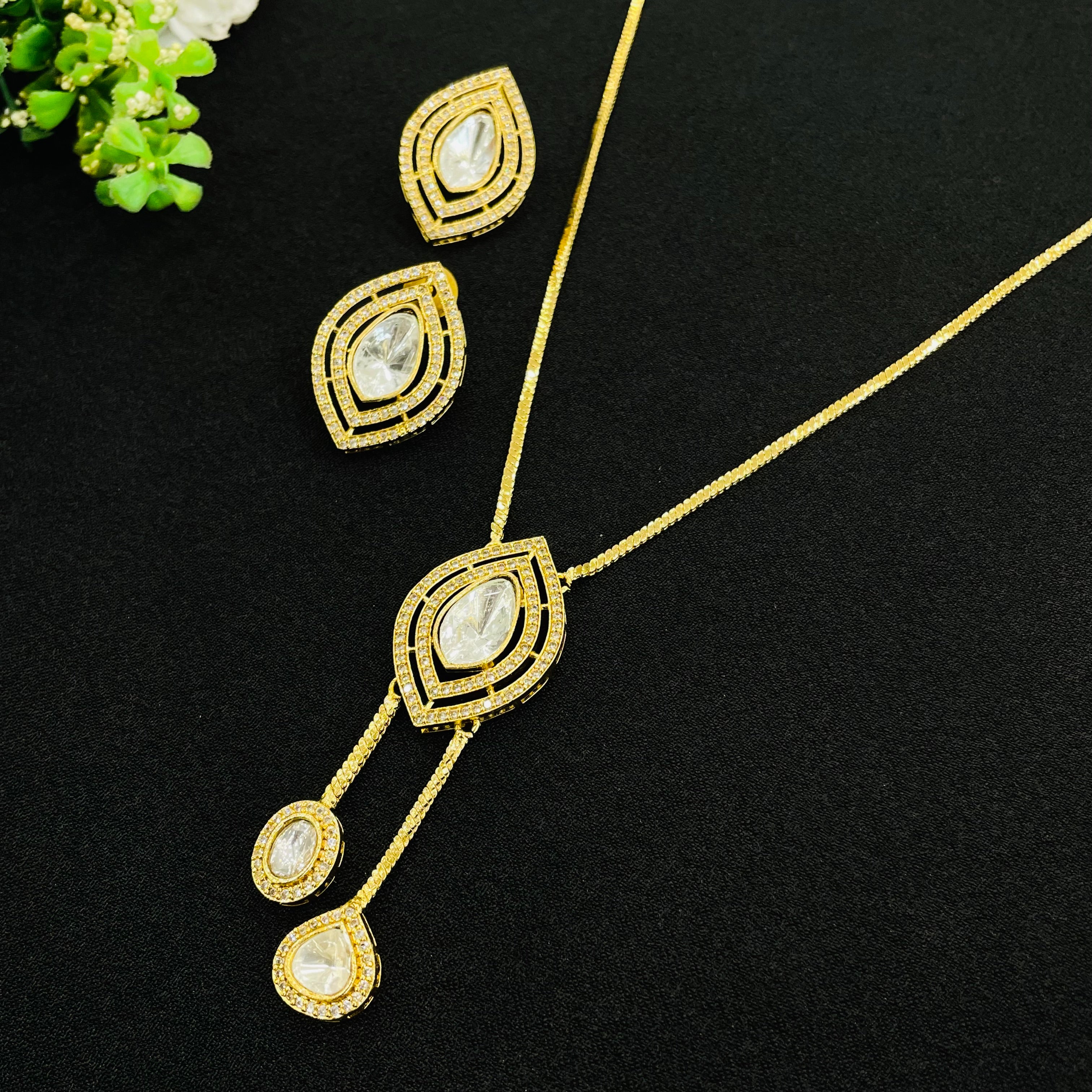 Nayaab Moana Polki Pendant Neckpiece