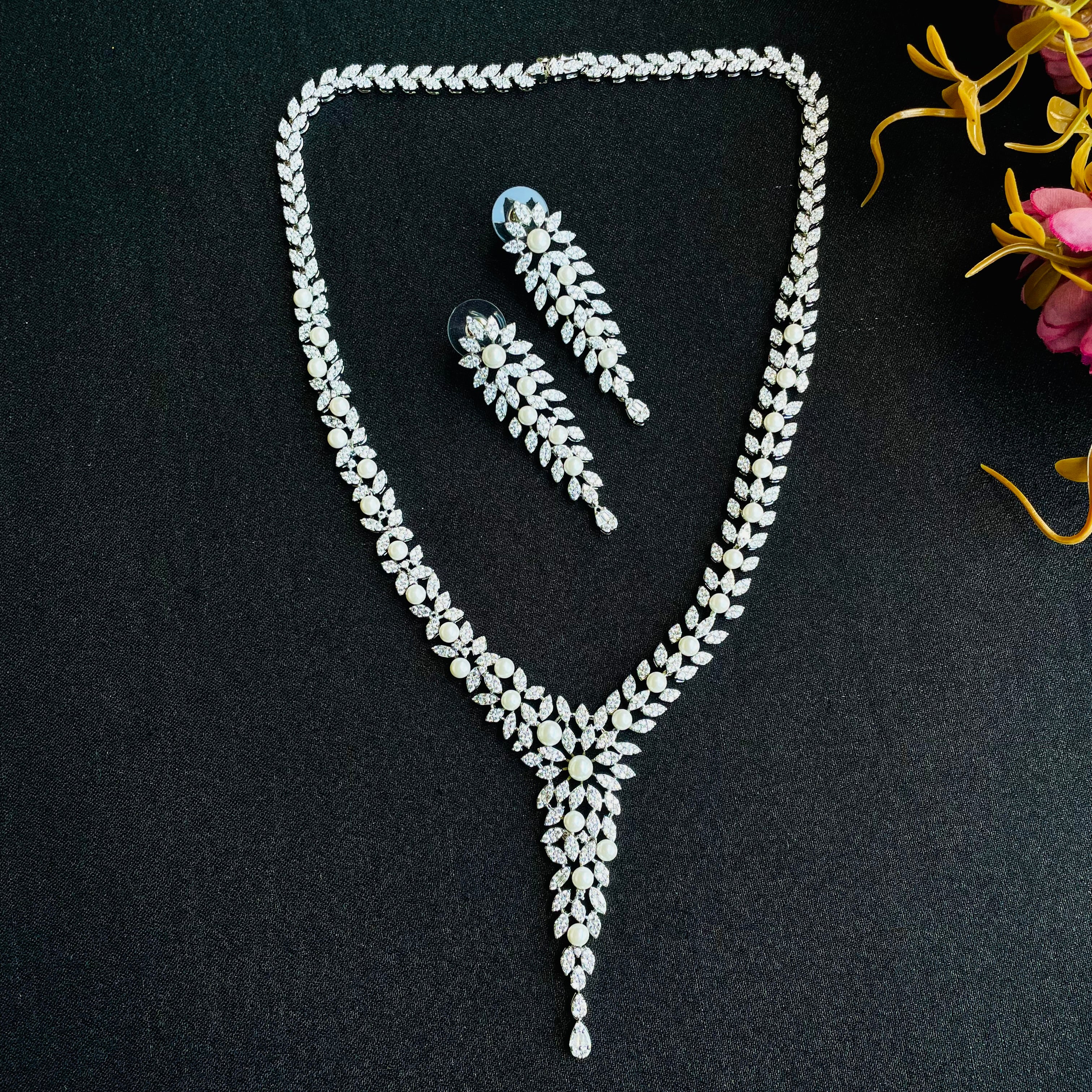 Ad zoey neckpiece