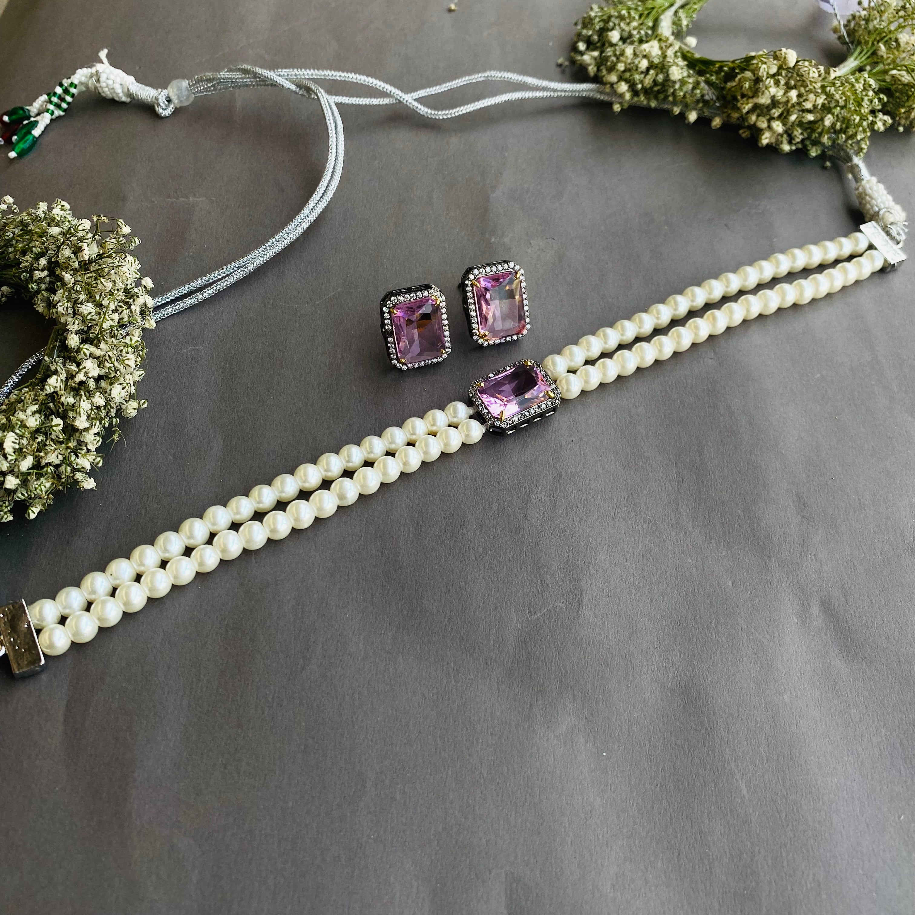 Ad Anika choker