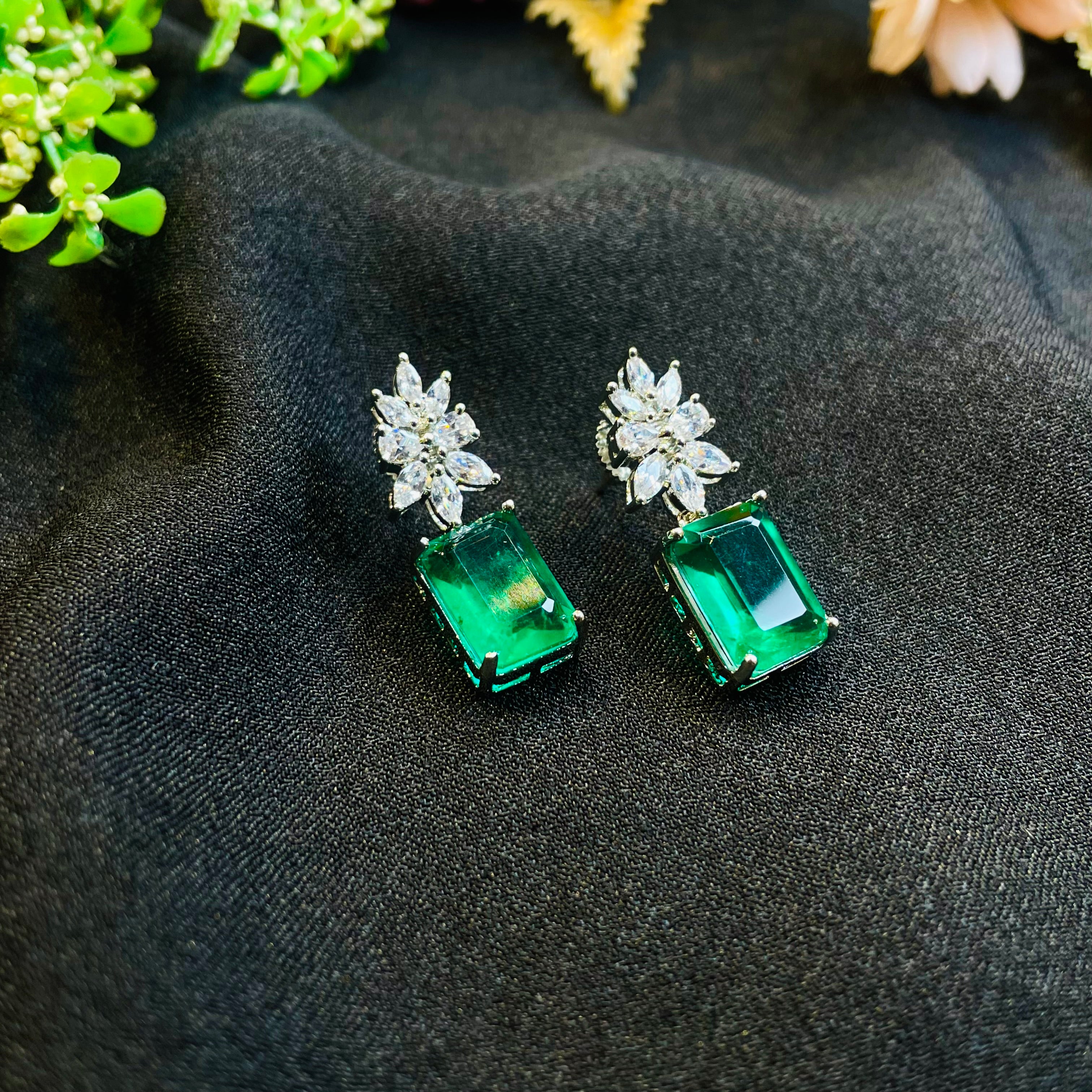 Ad Annie Emerald Neckpiece