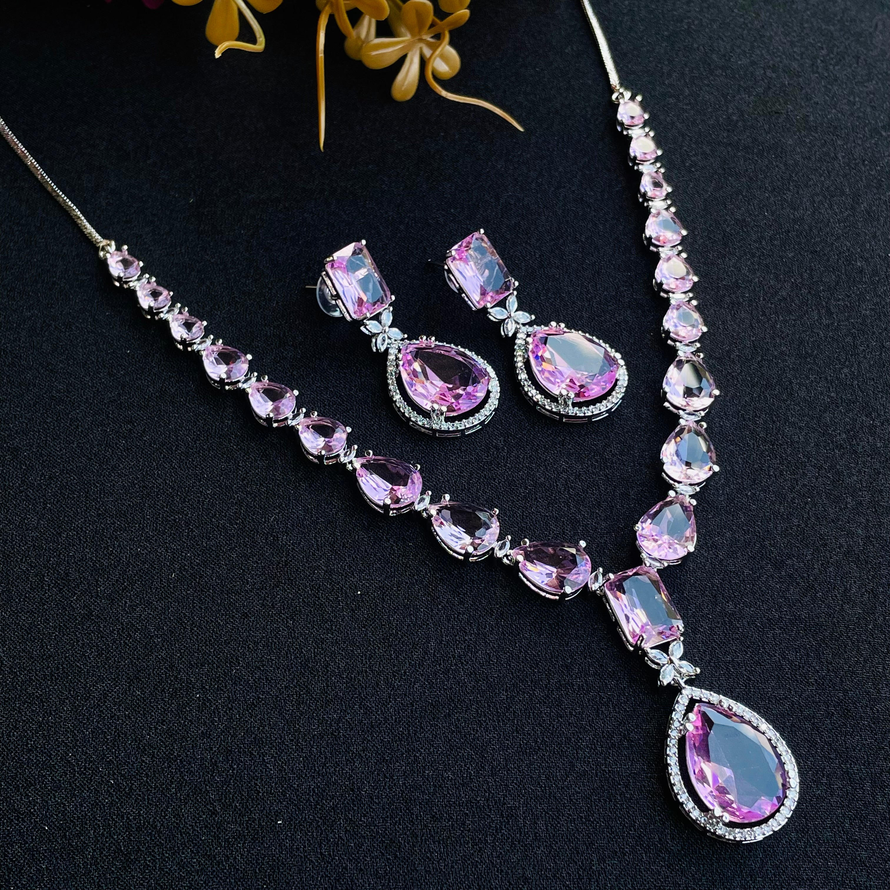 kiara emerald ad Neckpiece