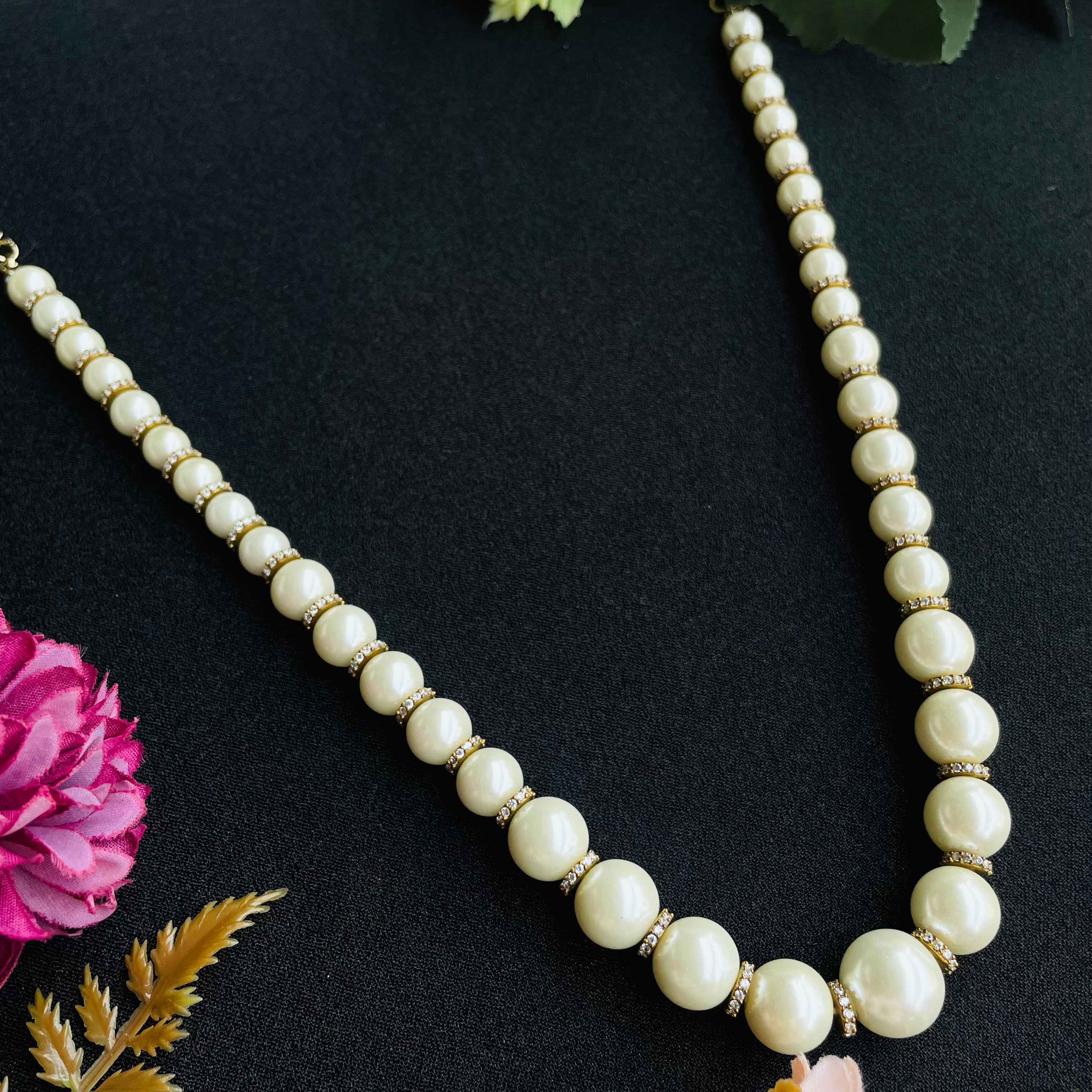 Nayaab Shanaya Pearl Neckpiece