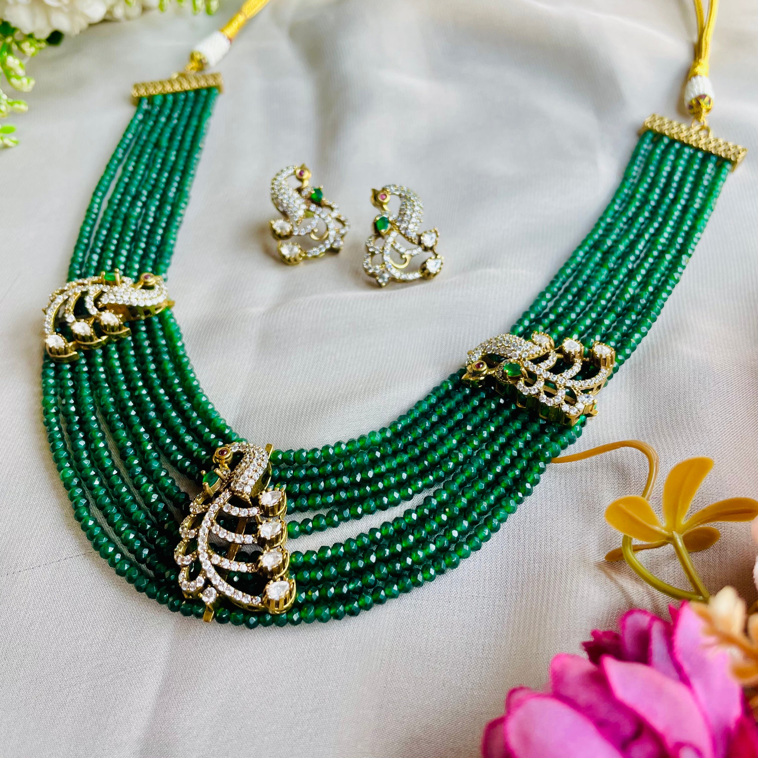 Nayaab kainaat neckpiece