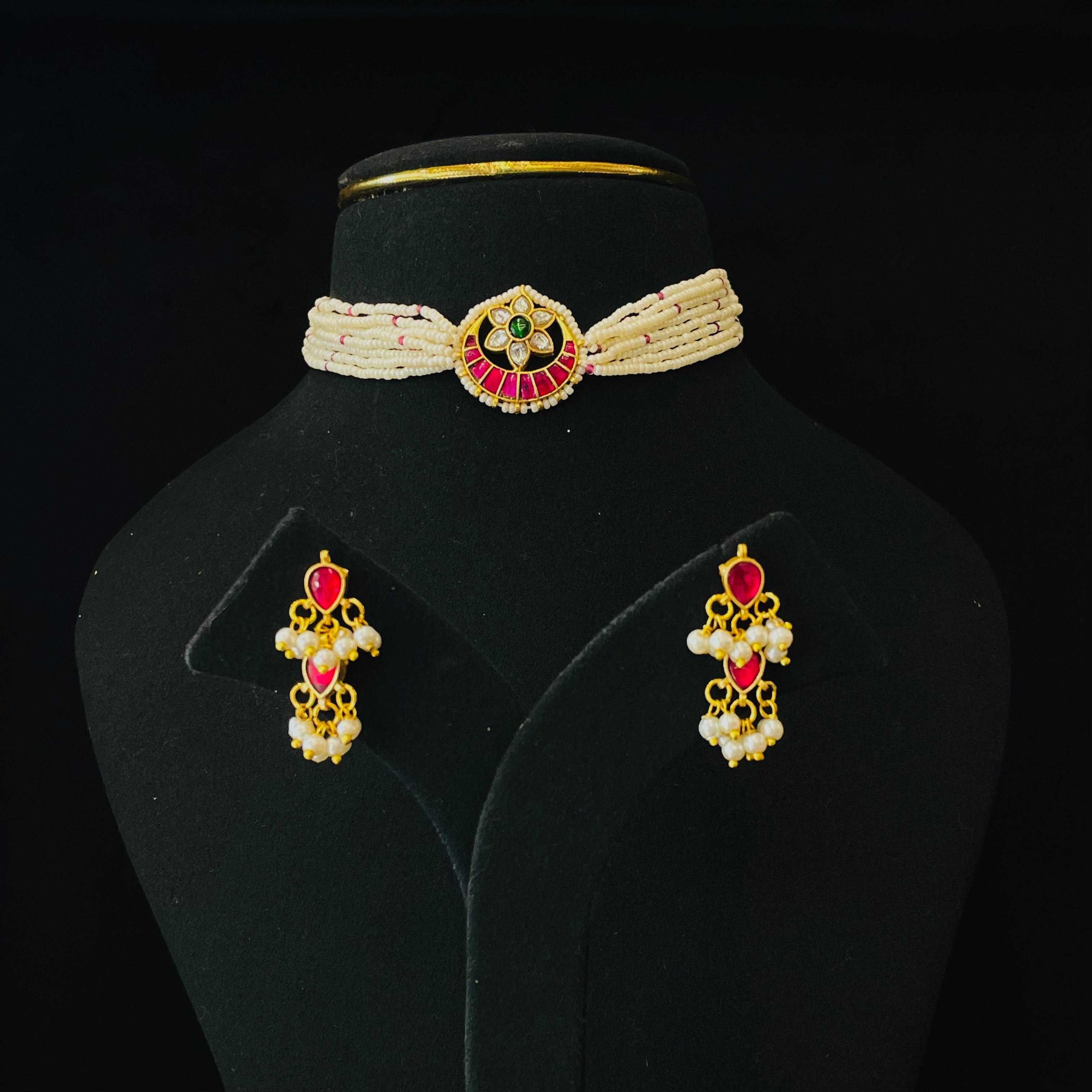 Nayaab Aanya Choker