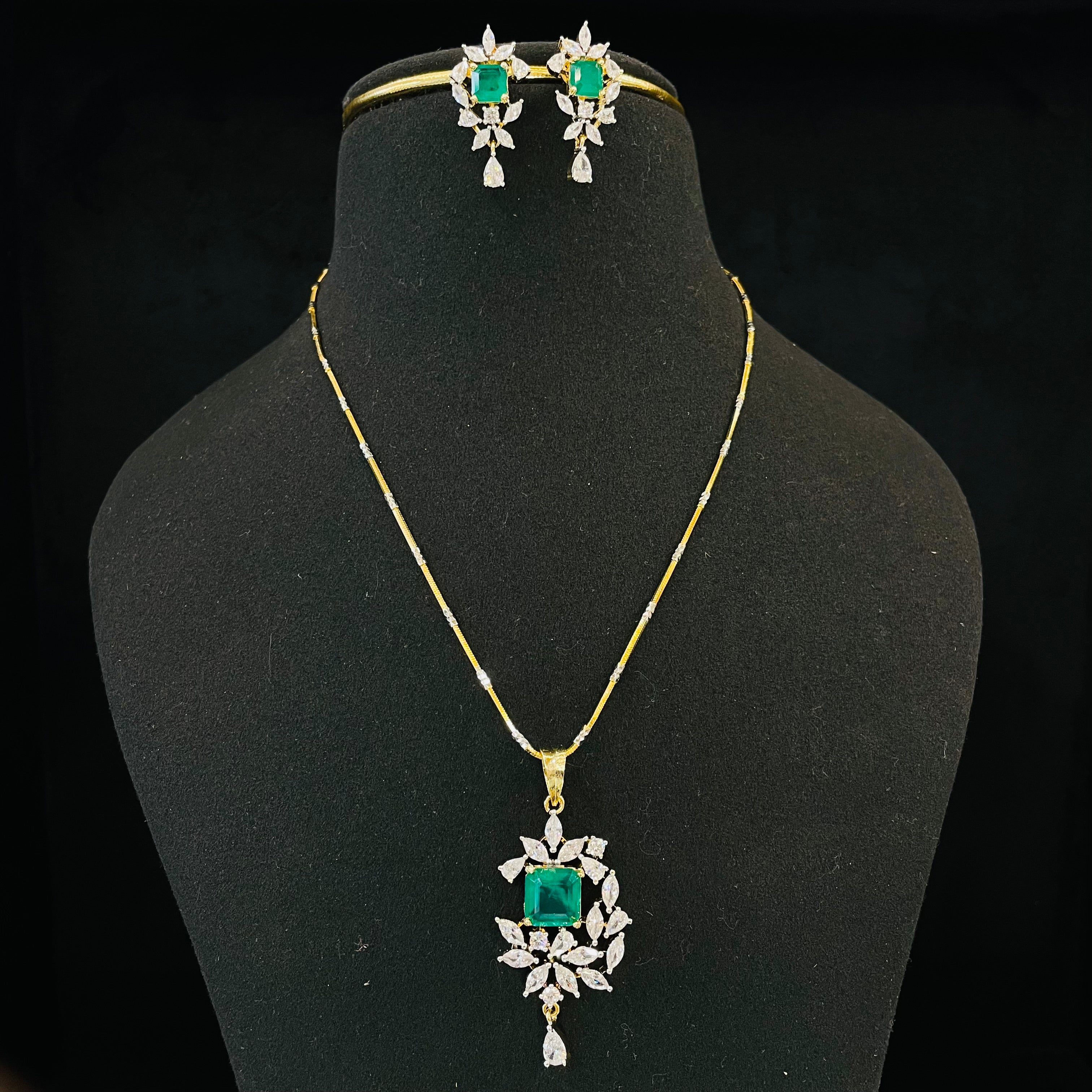 AD Rida Pendant Set