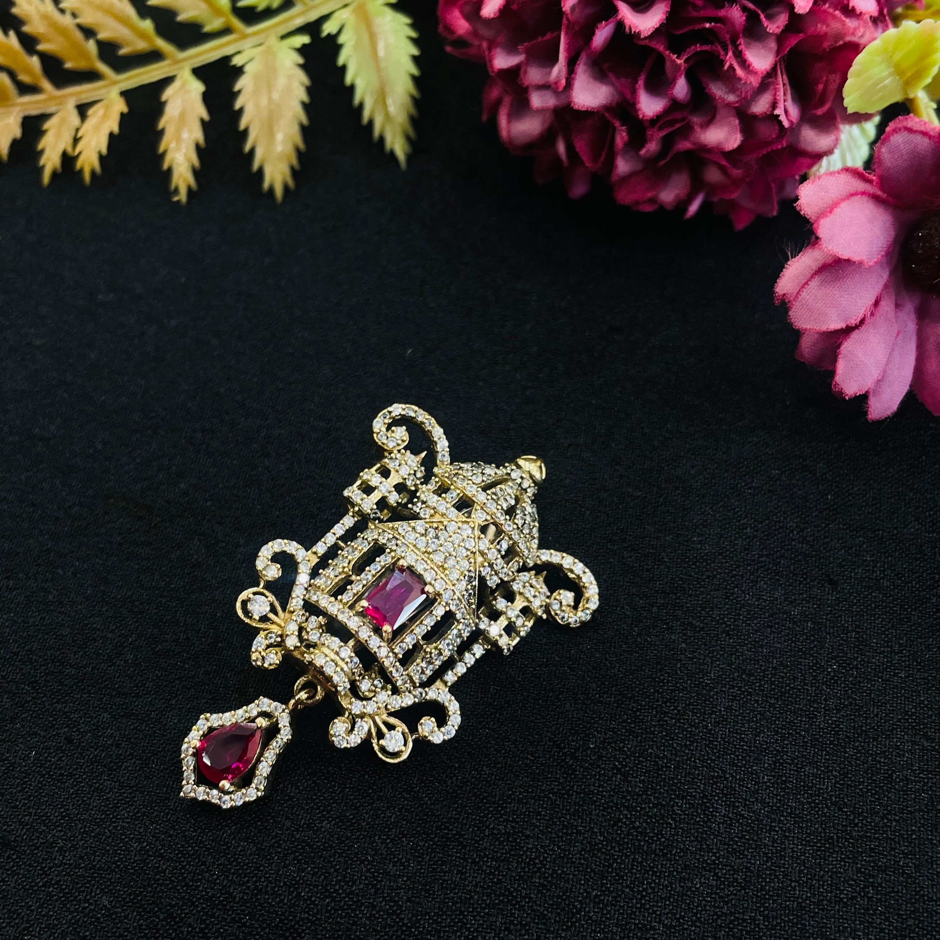 Nayaab Bessie brooch