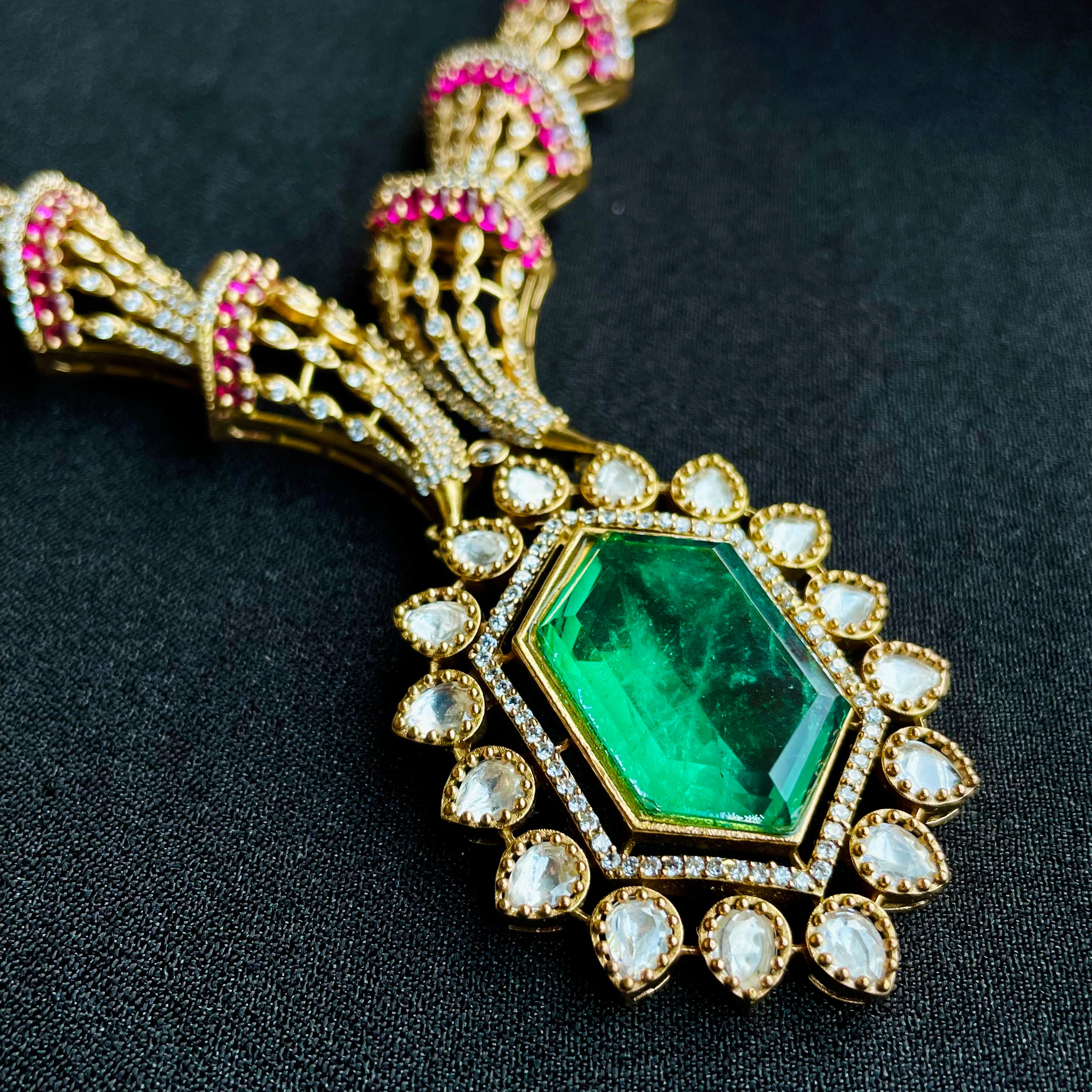 Nayaab Aparna Neckpiece