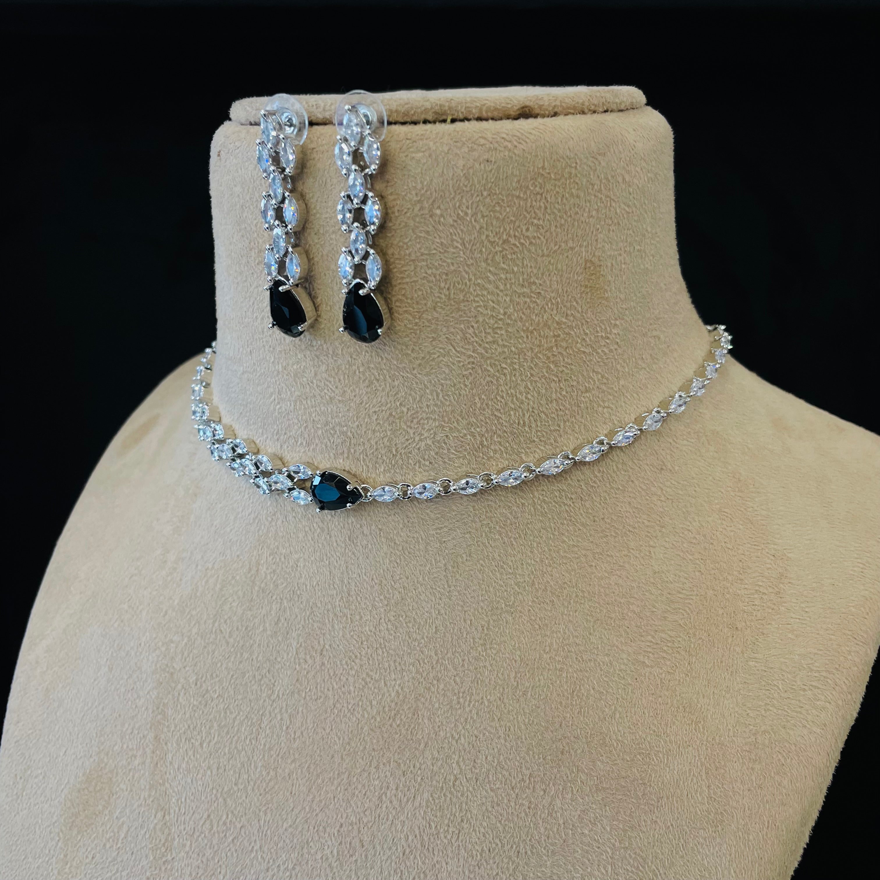 Ad Valentina choker