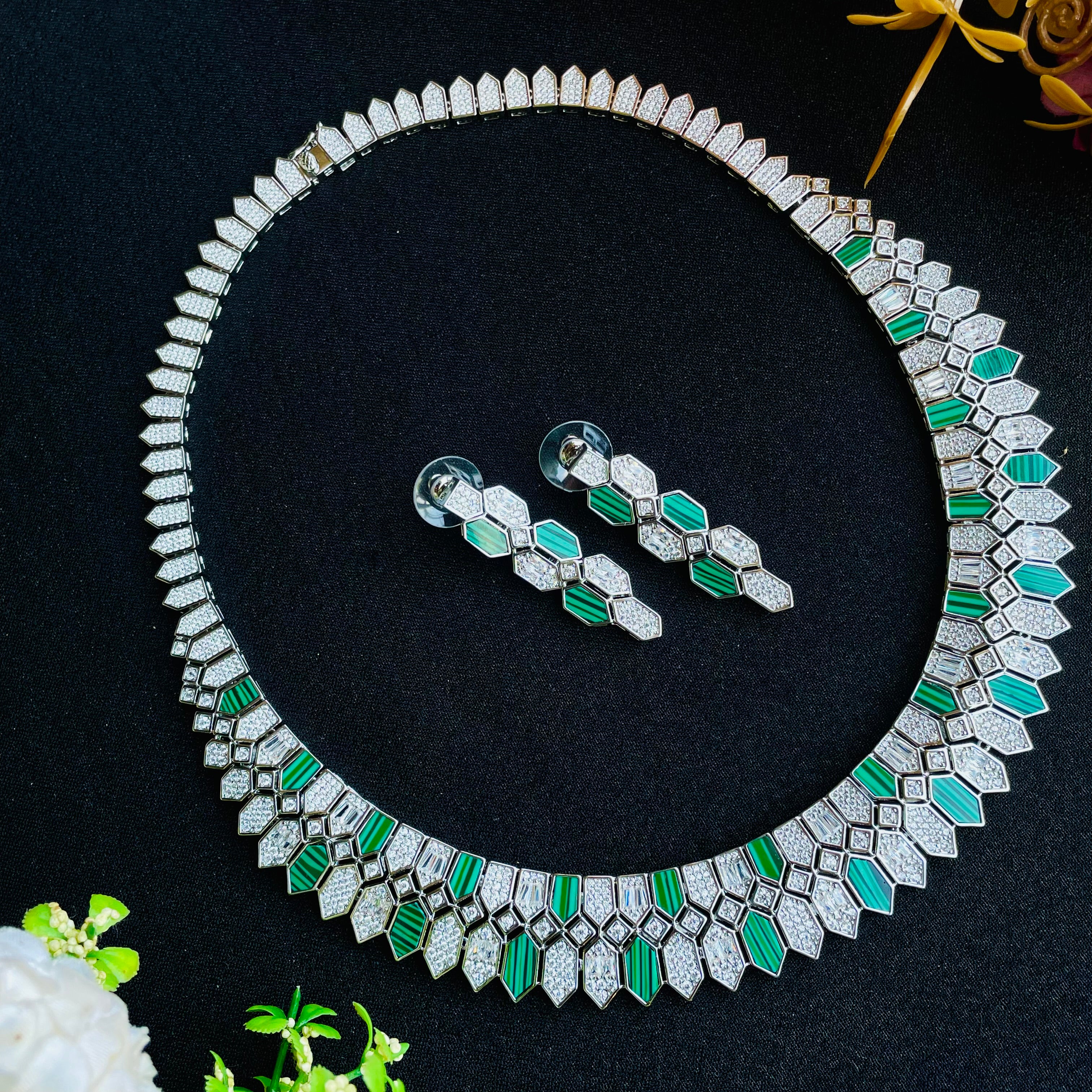 Ad ella neckpiece