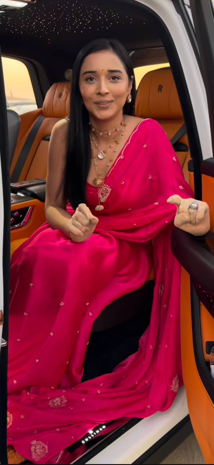 VS Tanya Mittal Saree