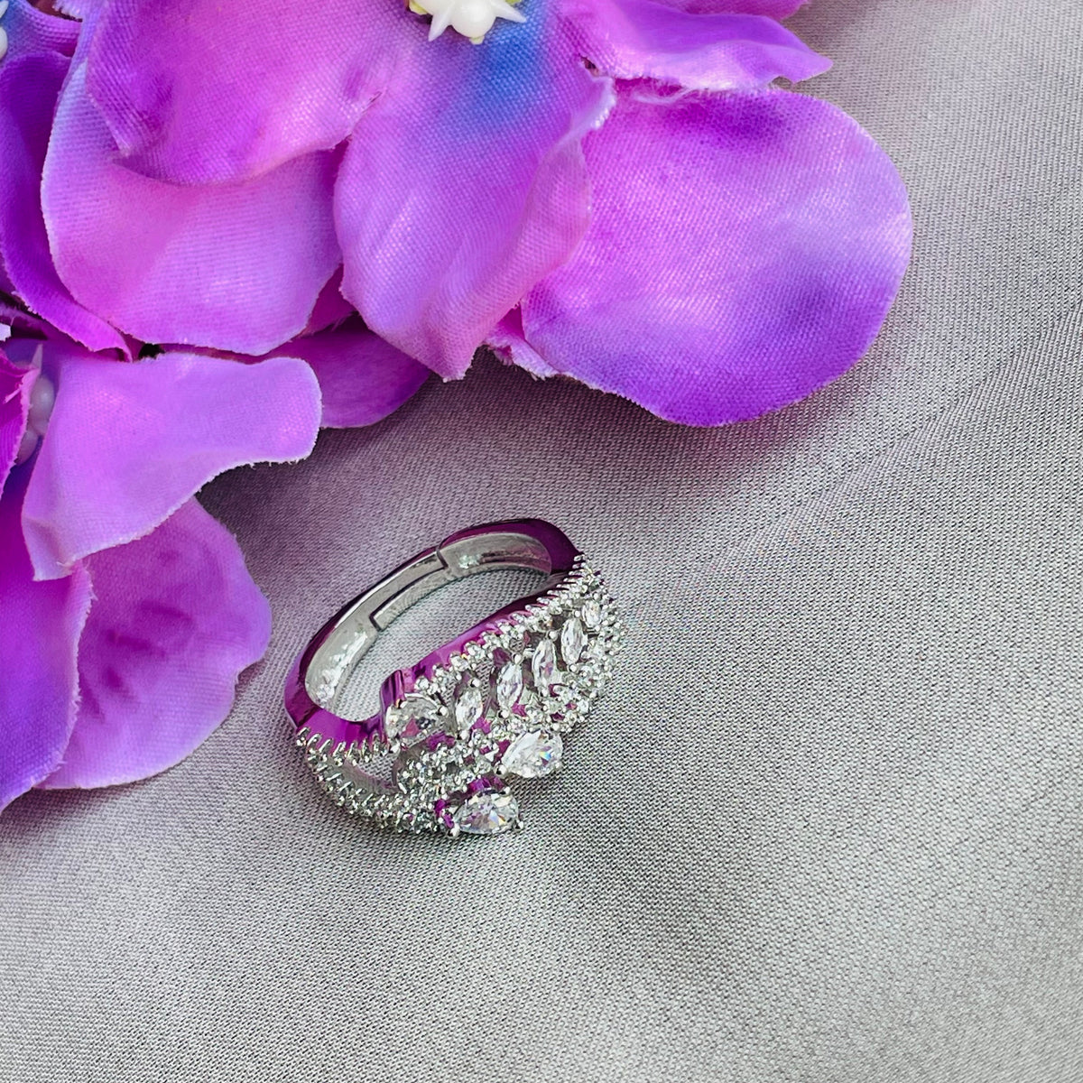 Ad Willa ring adjustable
