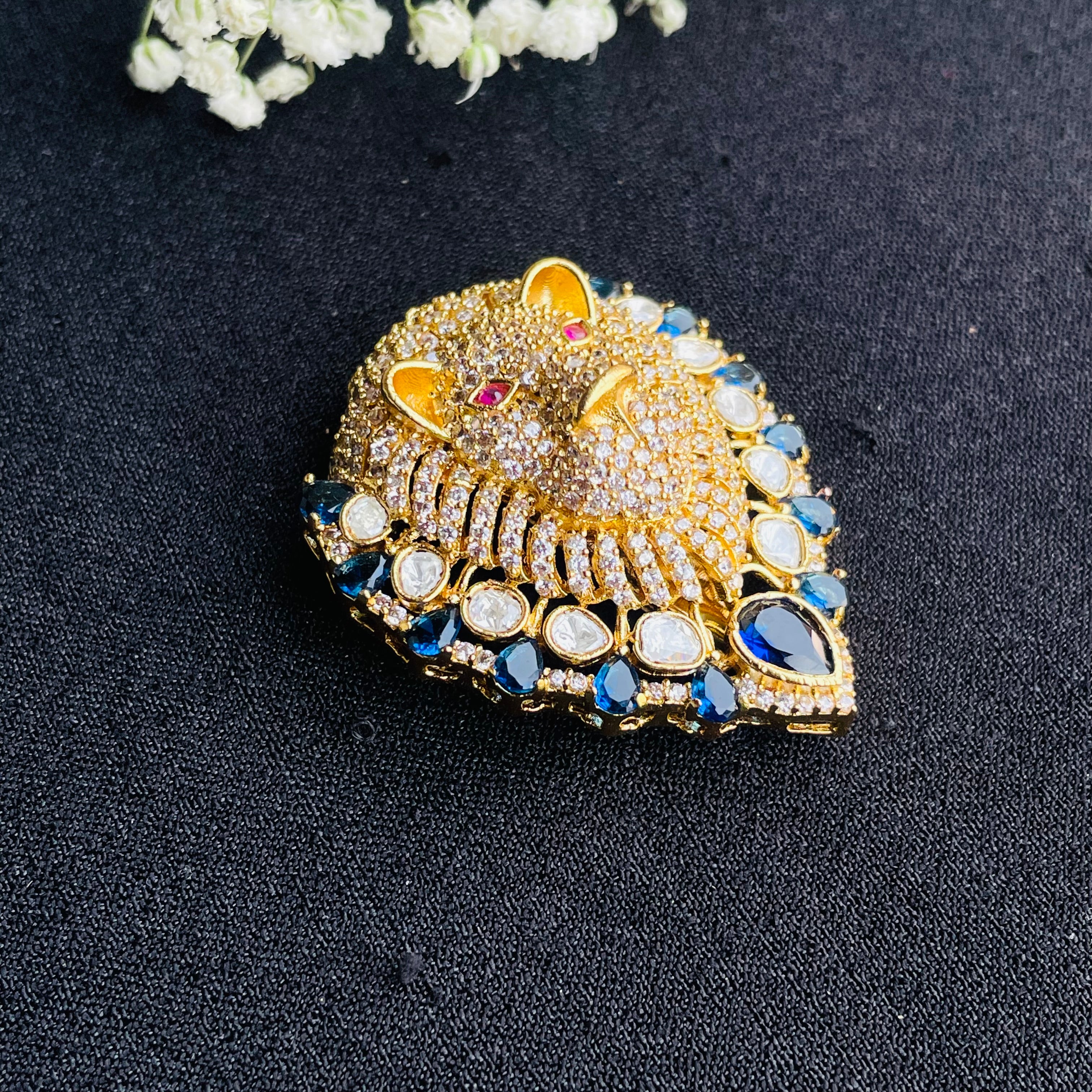 Nayaab Amrita brooch