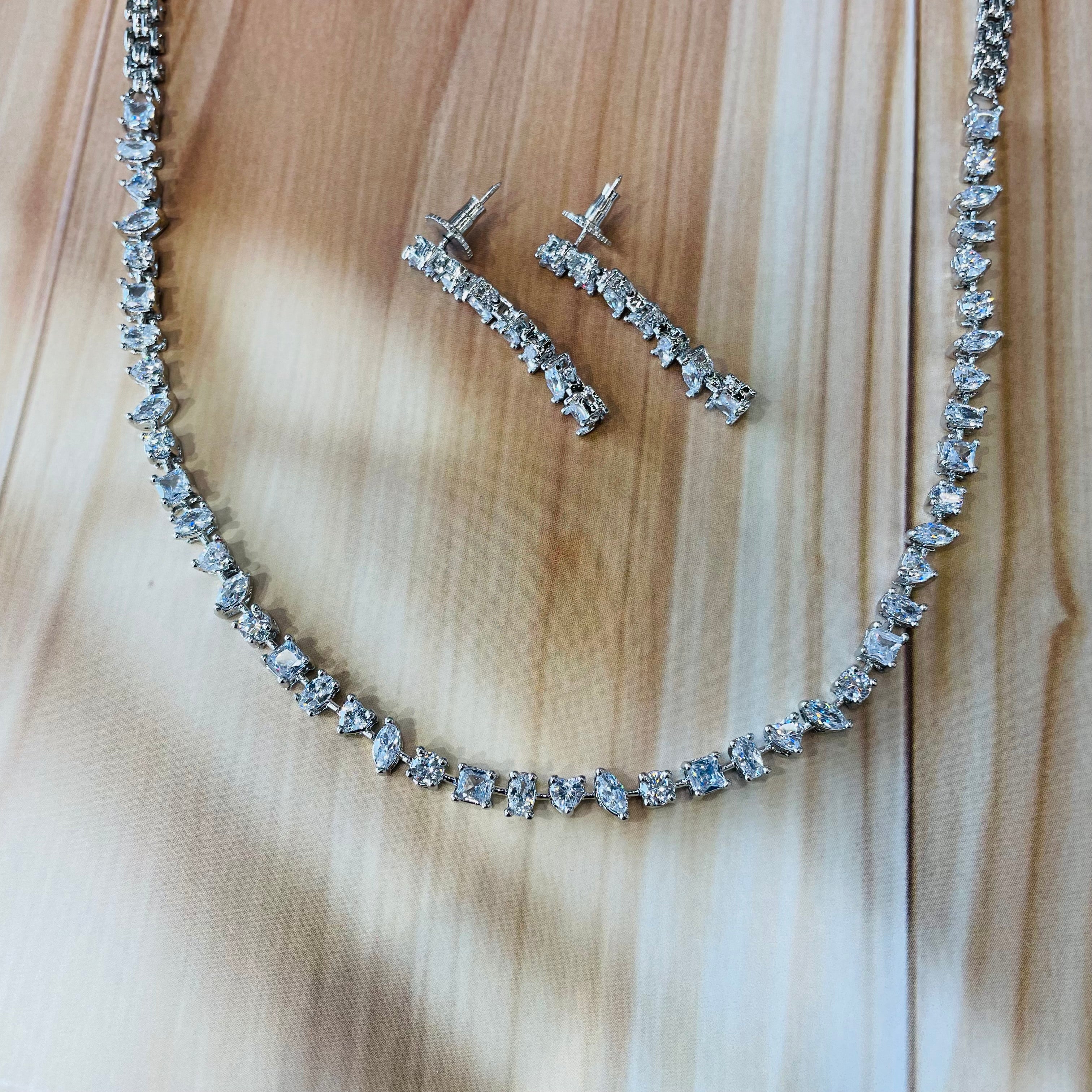 Ad Scarlett Neckpiece