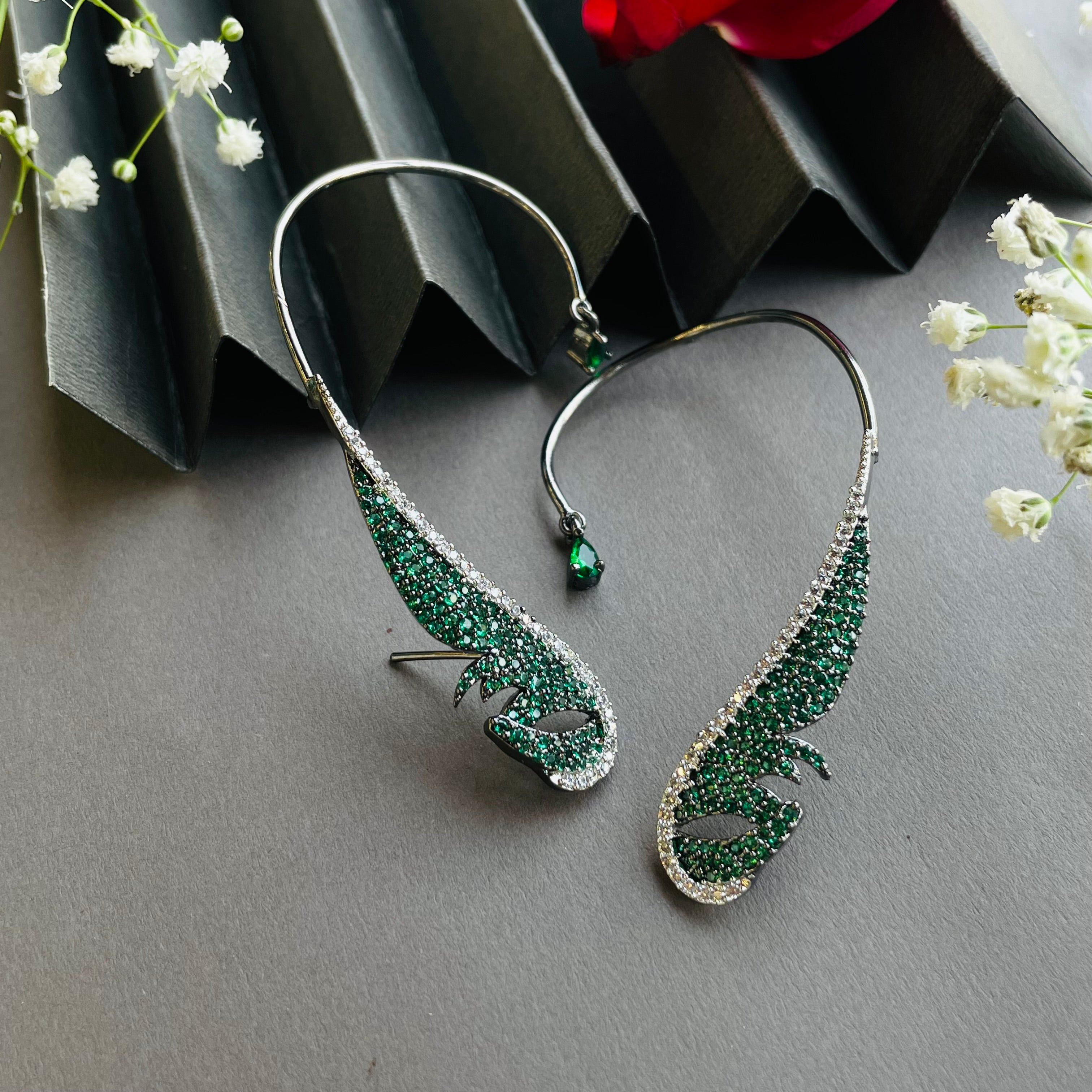 Ad Kritika earcuff