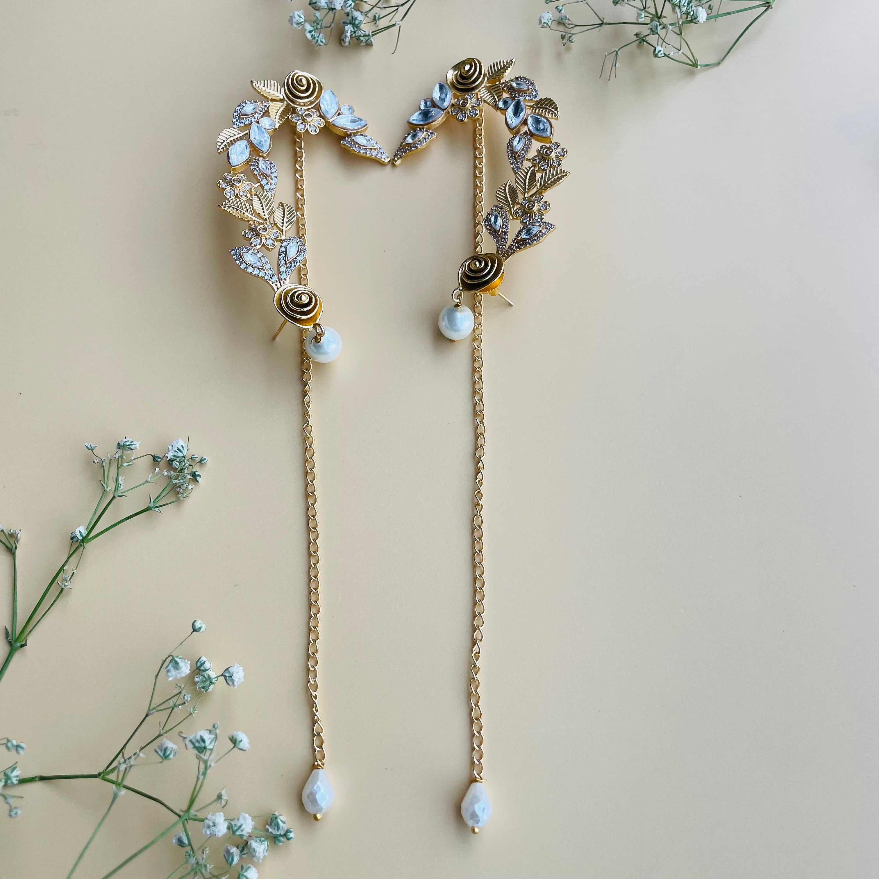 Nayaab Varnika Earcuff