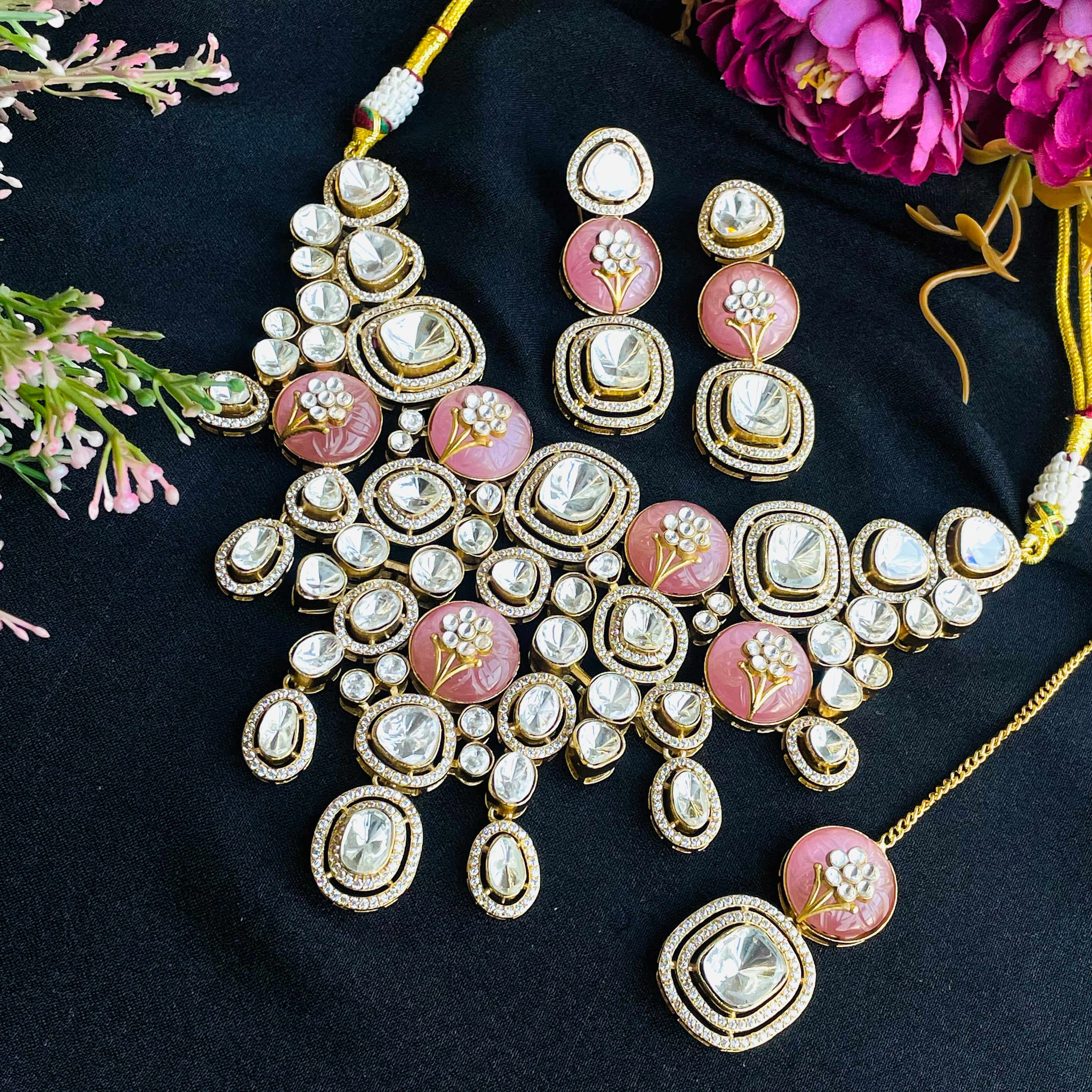 Nayaab Yashvi Neckpiece