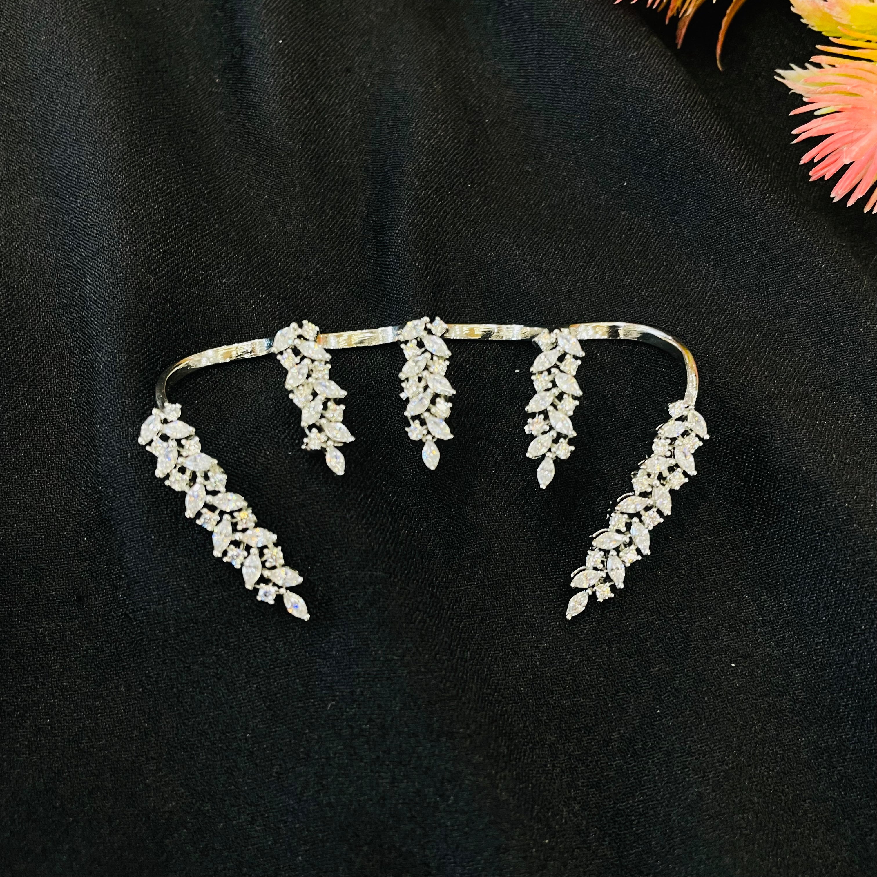 Ad Ophelia Handcuff