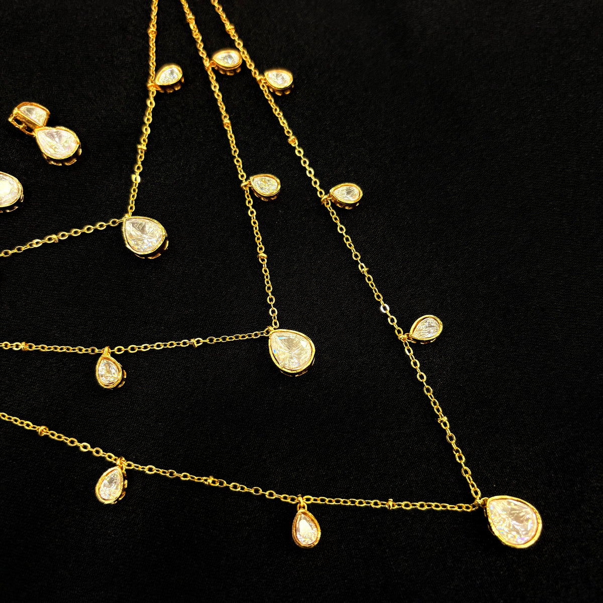 Aarika Teardrop Neckpiece