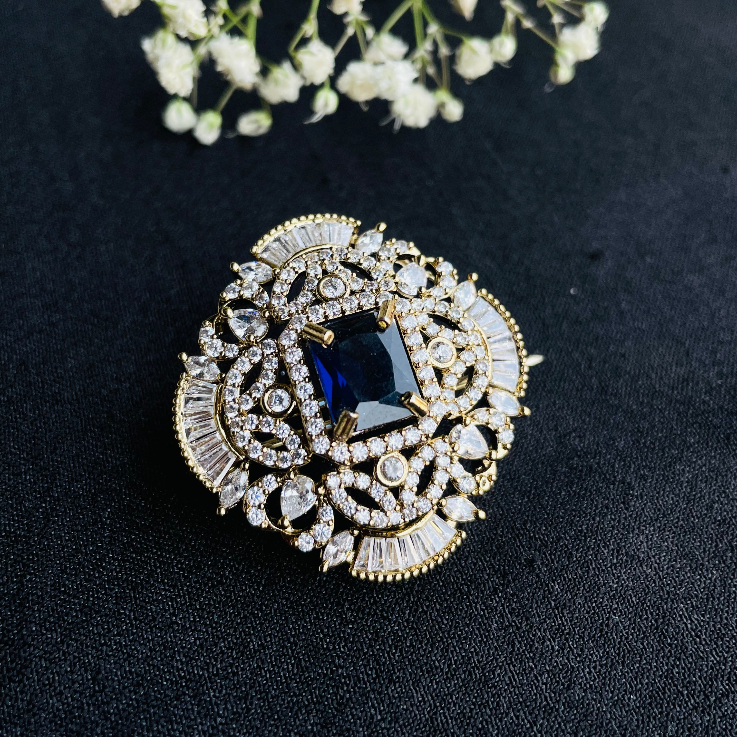 Nayaab Sara brooch